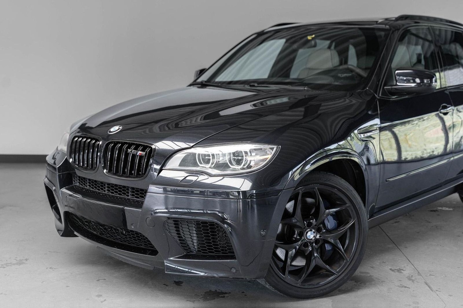 BMW X5 4.4i M 556 PK Akrapovic Full Option foto 25
