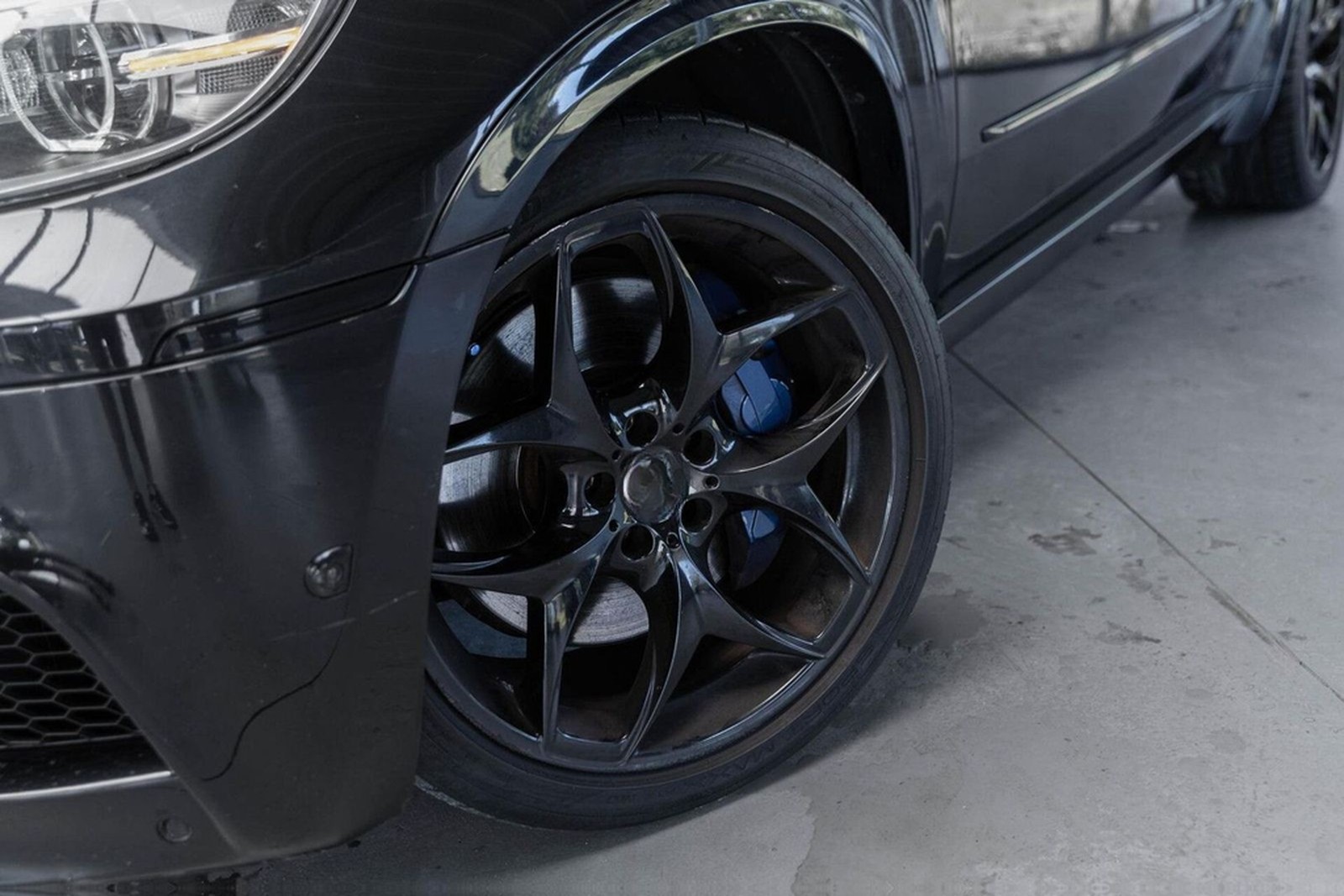 BMW X5 4.4i M 556 PK Akrapovic Full Option foto 27