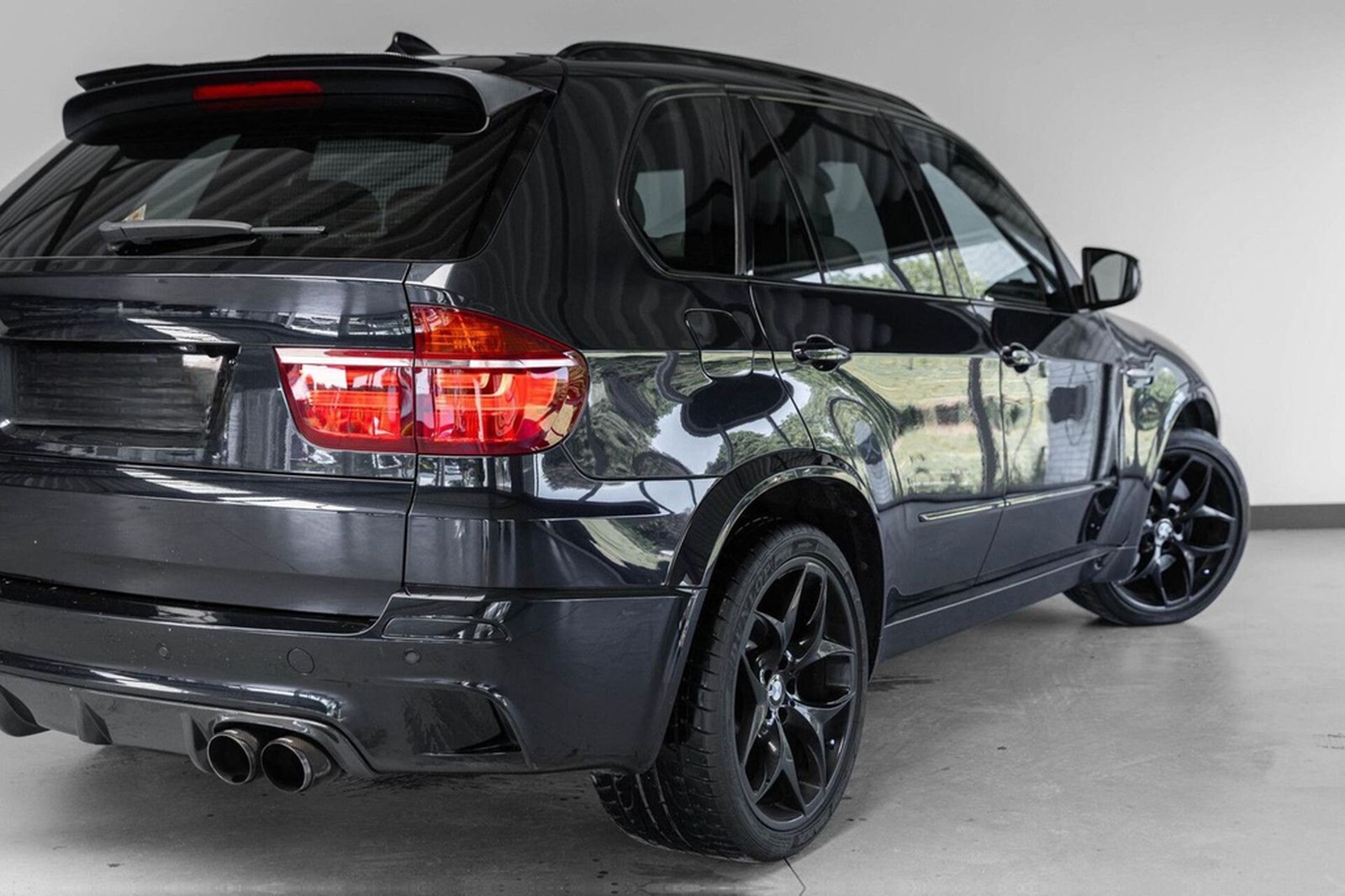 BMW X5 4.4i M 556 PK Akrapovic Full Option foto 38