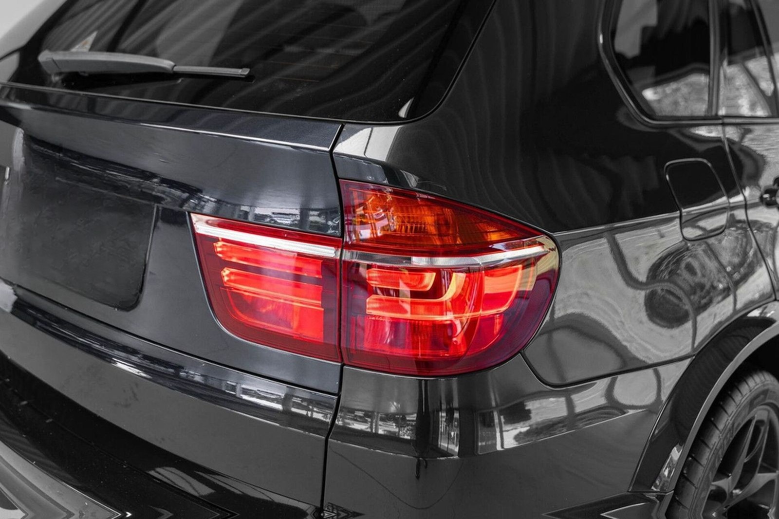 BMW X5 4.4i M 556 PK Akrapovic Full Option foto 39