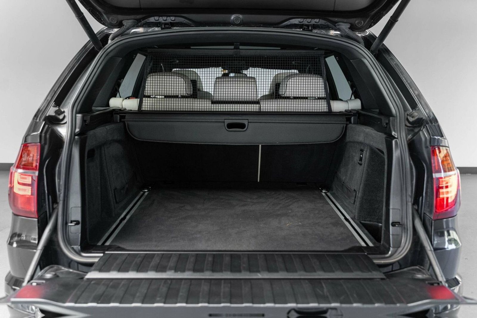 BMW X5 4.4i M 556 PK Akrapovic Full Option foto 40