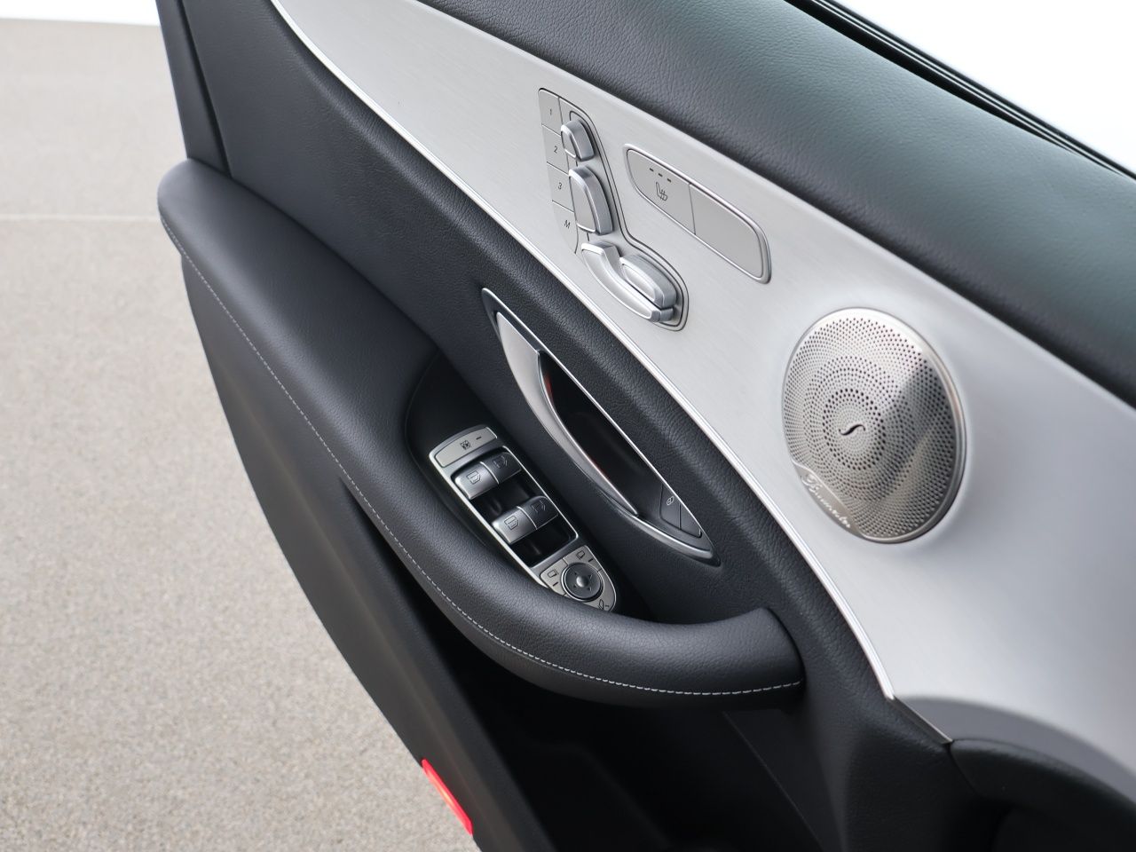 Mercedes-Benz E 300 de 4M T Avantgarde AHK HUD Night Pano 360° foto 14