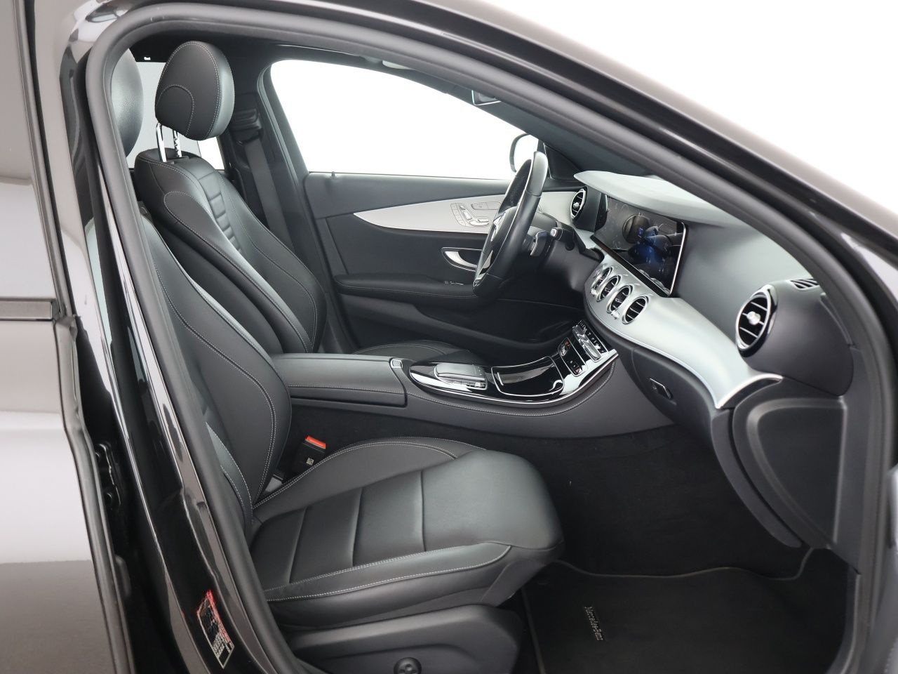 Mercedes-Benz E 300 de 4M T Avantgarde AHK HUD Night Pano 360° foto 15