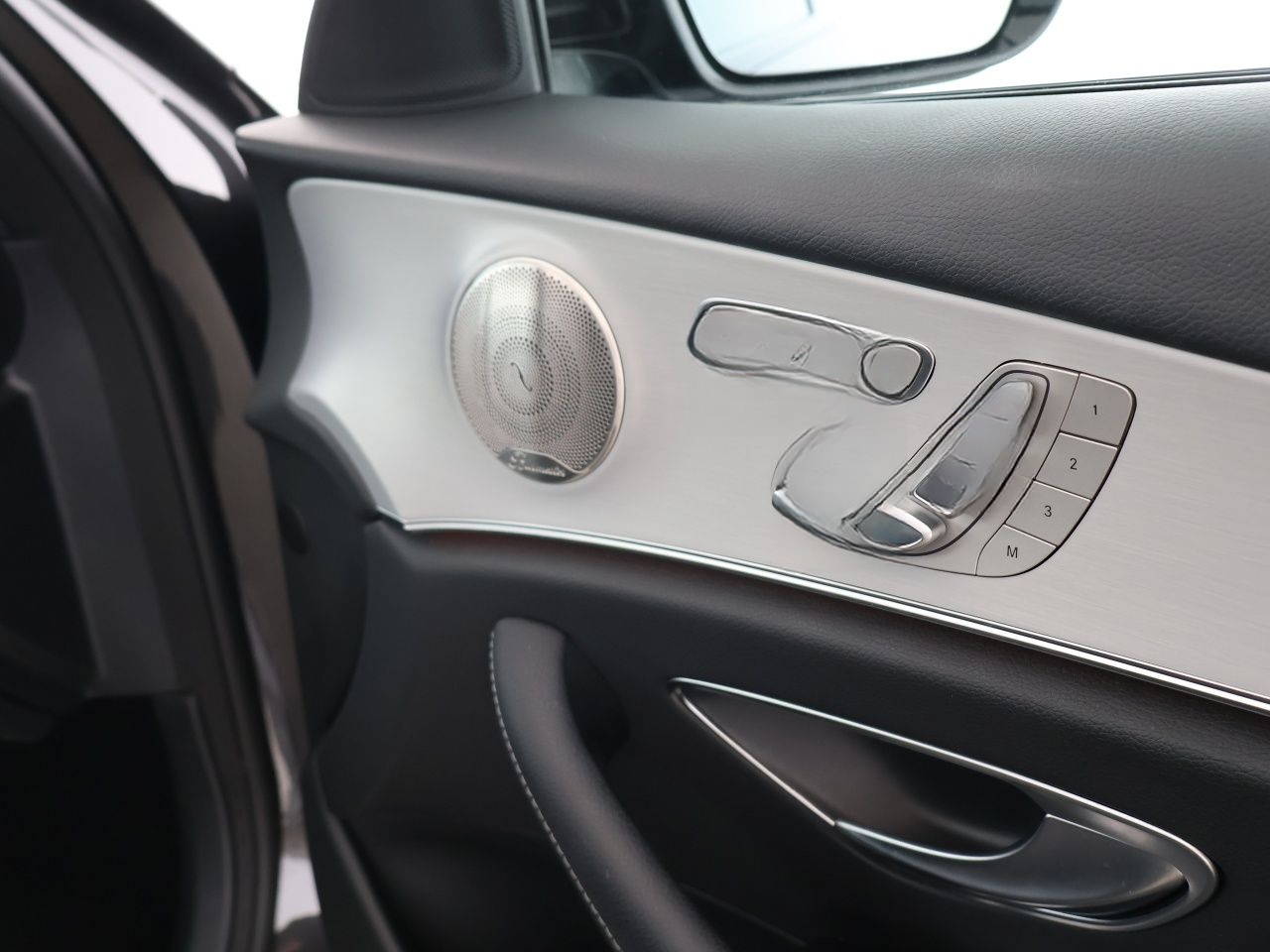 Mercedes-Benz E 300 de 4M T Avantgarde AHK HUD Night Pano 360° foto 19