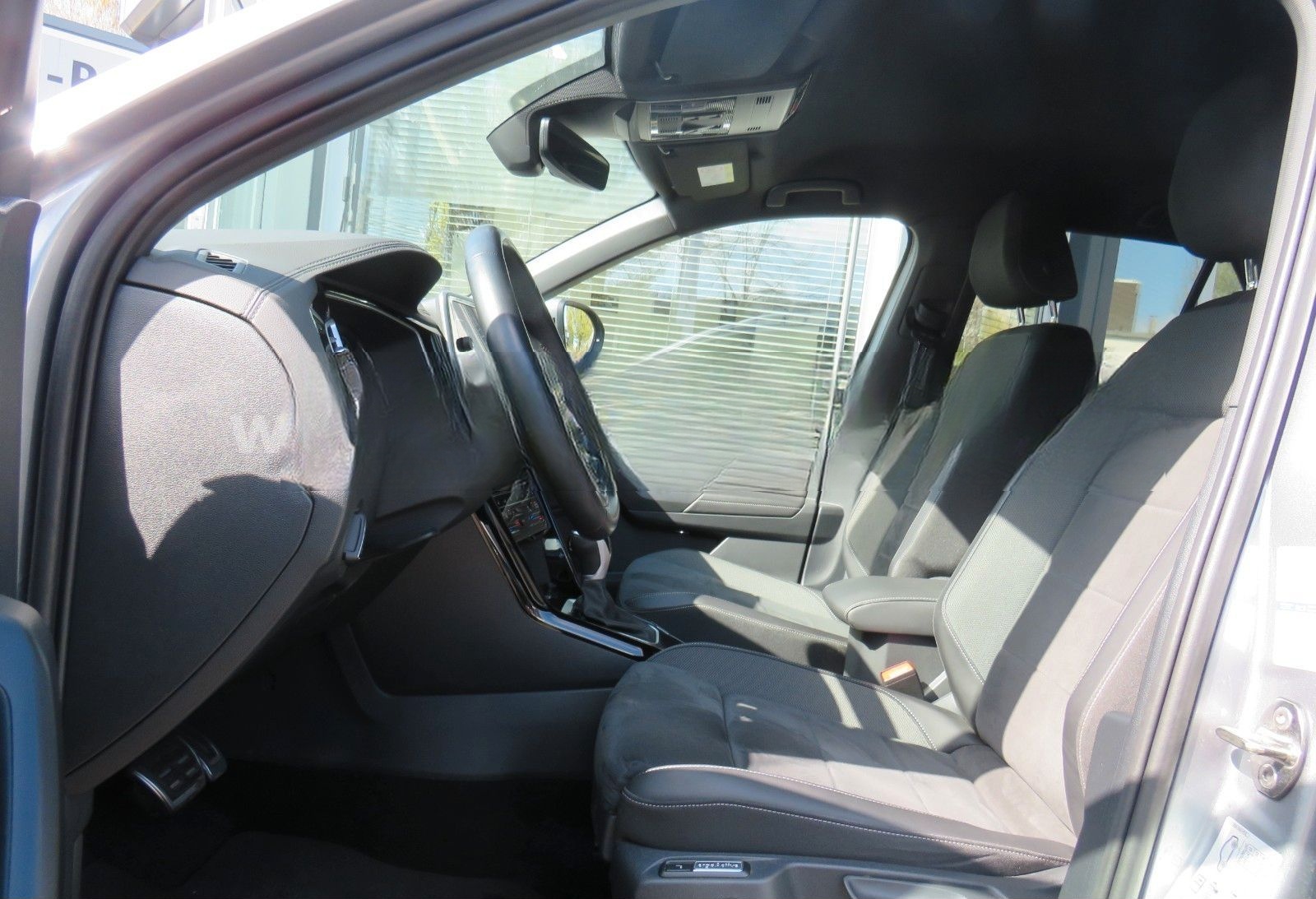 Volkswagen T-Roc 1.5 TSI DSG R-Line foto 5