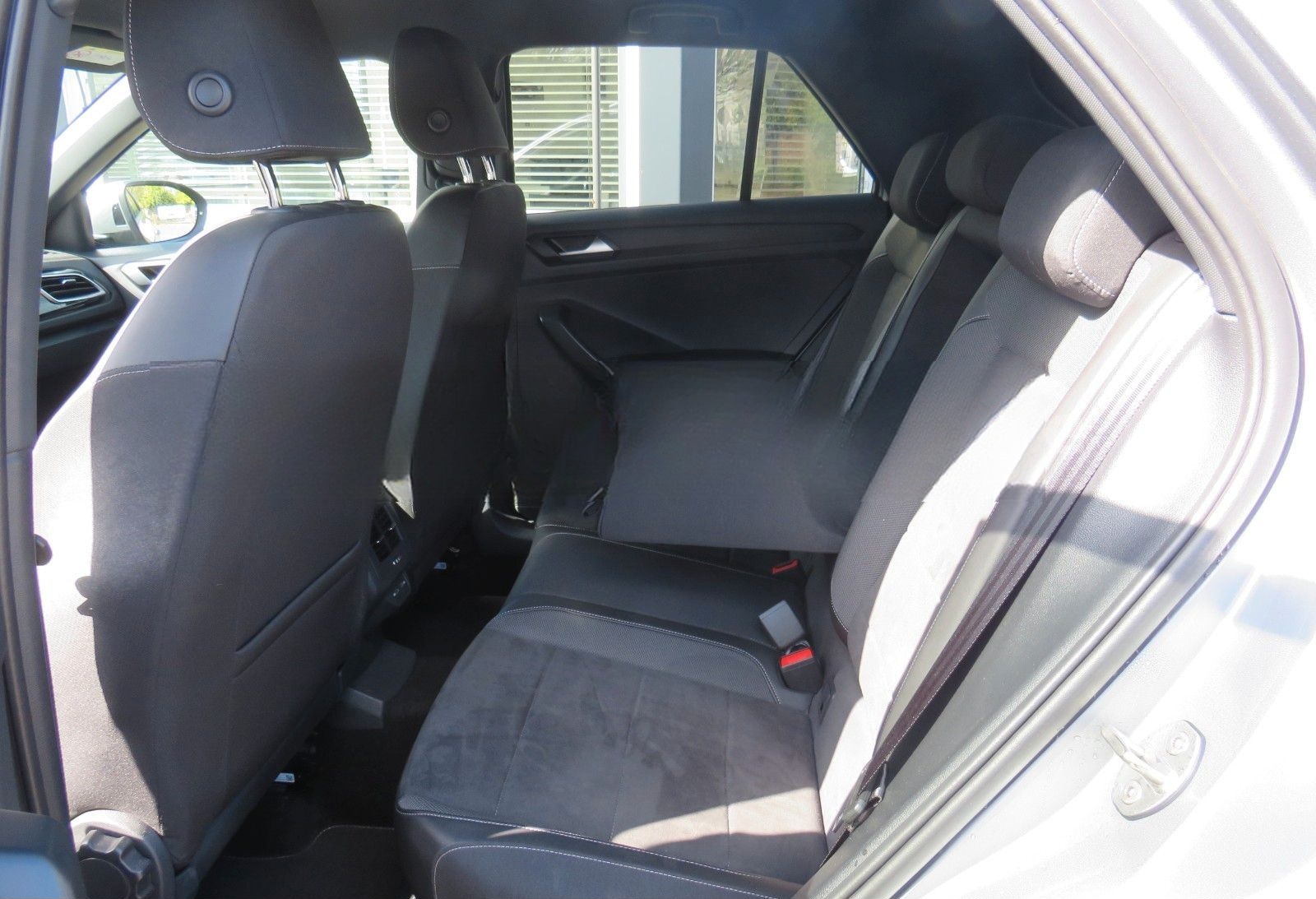Volkswagen T-Roc 1.5 TSI DSG R-Line foto 6