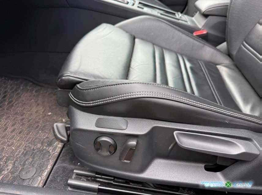 Volkswagen Passat Variant R-Line 1.8 DSG/LED/PANO/AHK/NAVI foto 7
