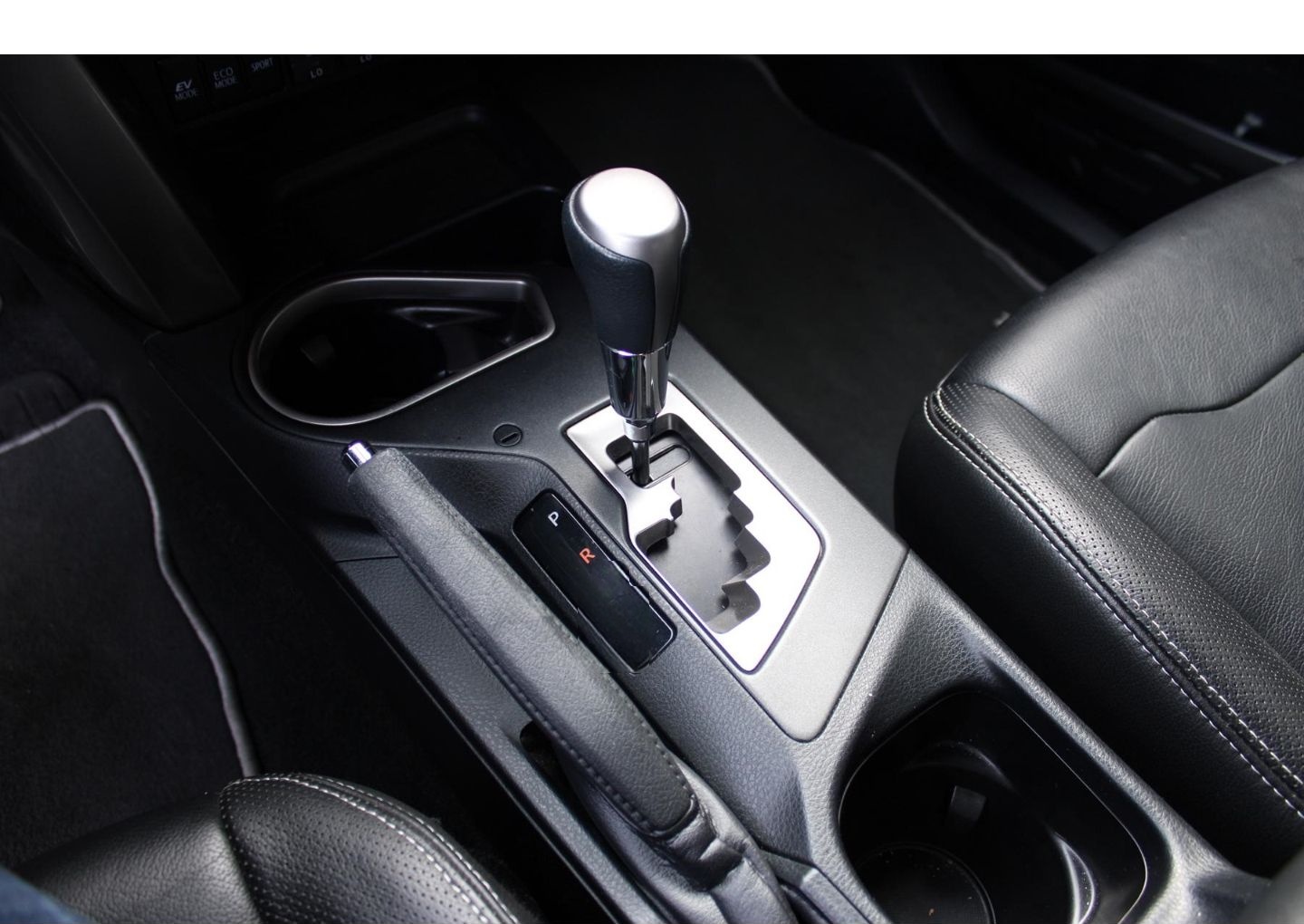 Toyota RAV 4 HYBRID+STYLE+SELECTION-EDTITION-S+GJ-RÄDER foto 14