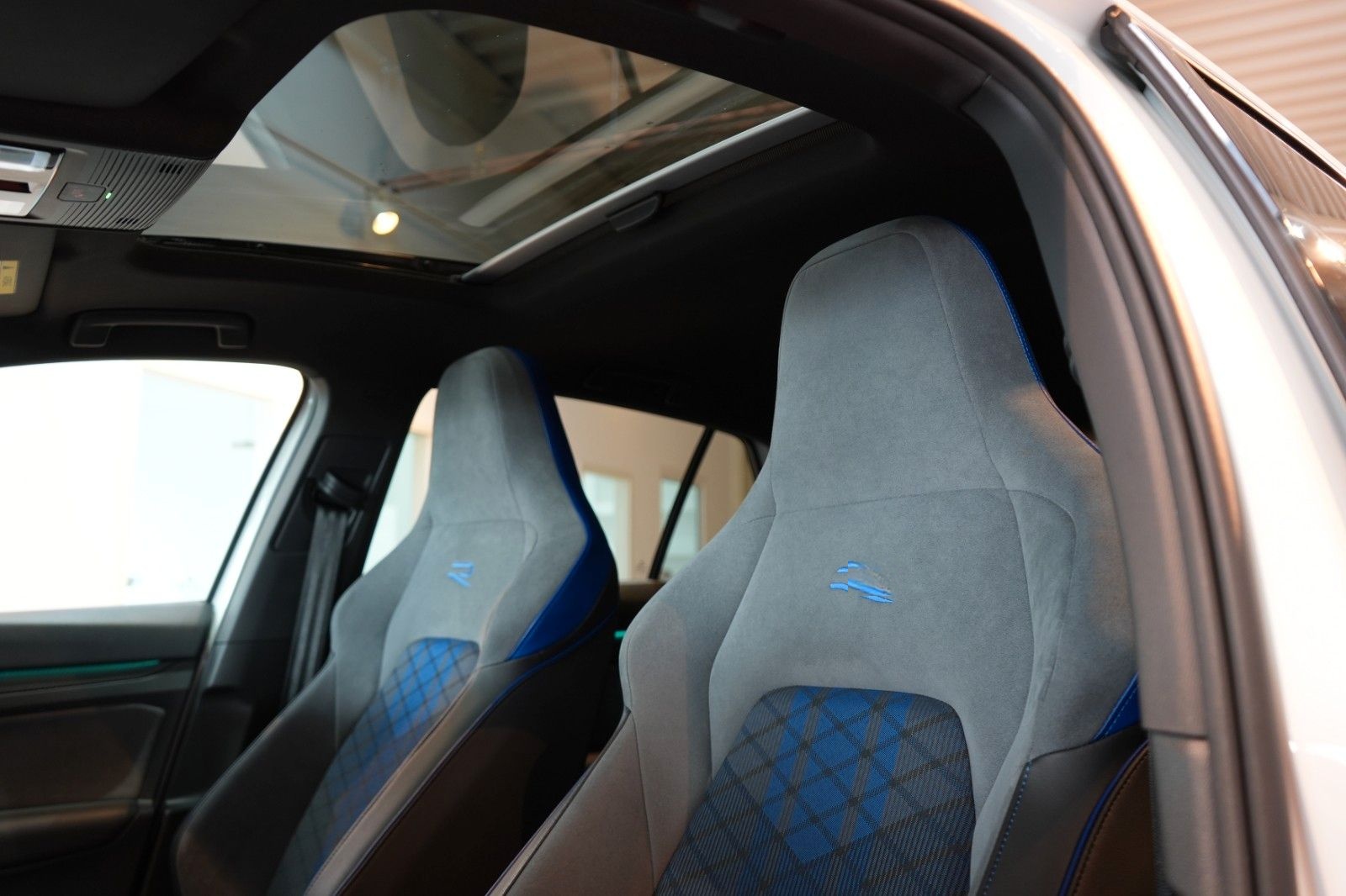 Volkswagen Golf 2.0 TSI 4Motion DSG R *LED*Virtual*Pano* foto 11