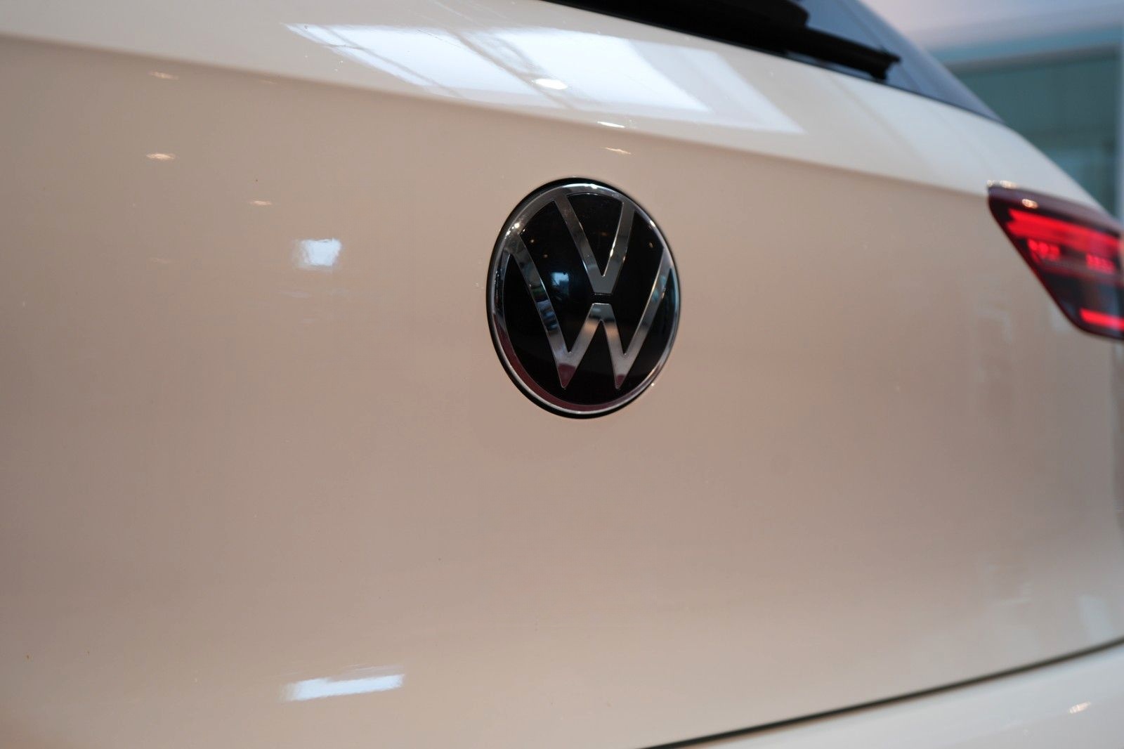 Volkswagen Golf 2.0 TSI 4Motion DSG R *LED*Virtual*Pano* foto 25