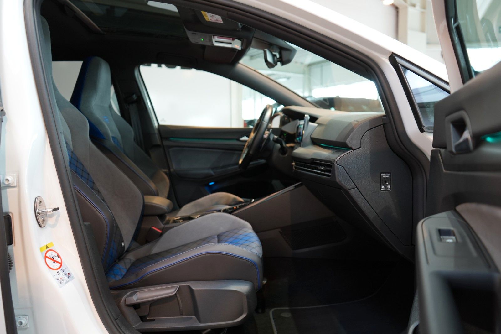 Volkswagen Golf 2.0 TSI 4Motion DSG R *LED*Virtual*Pano* foto 6