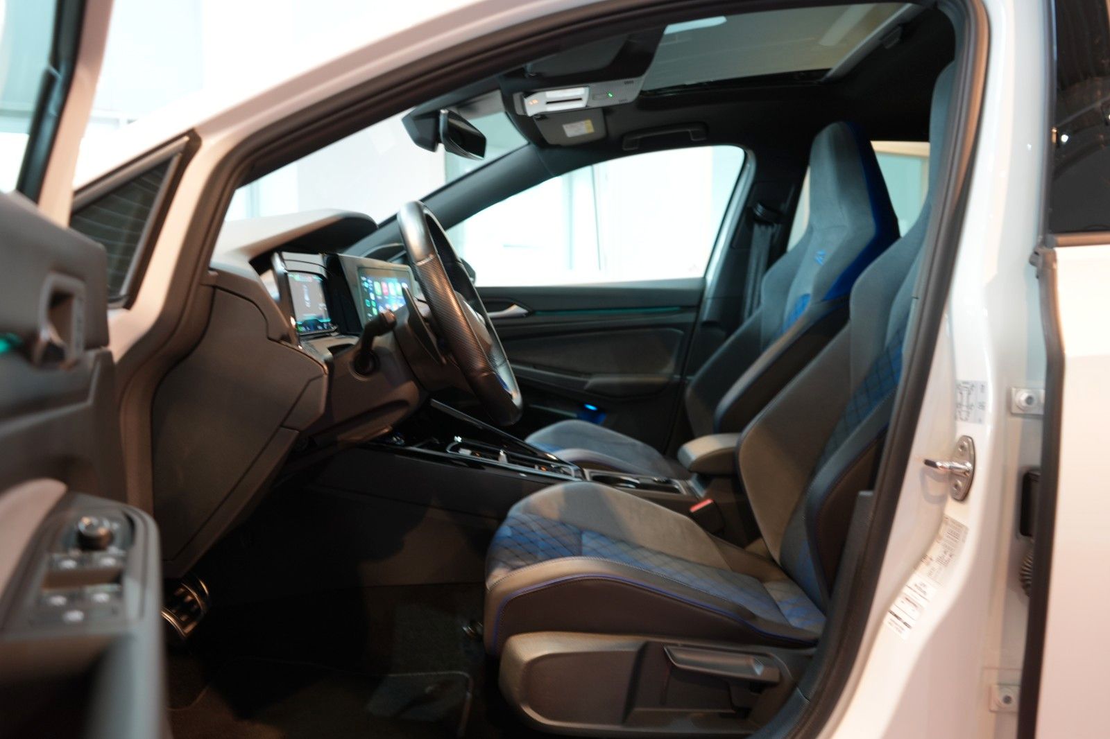 Volkswagen Golf 2.0 TSI 4Motion DSG R *LED*Virtual*Pano* foto 9