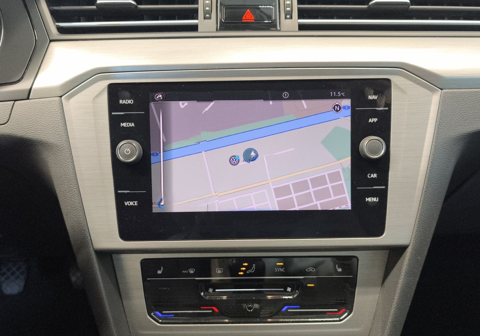 Volkswagen Passat Variant 2.0 TDI LED NAVI AHK ACC SHZ PDC foto 18