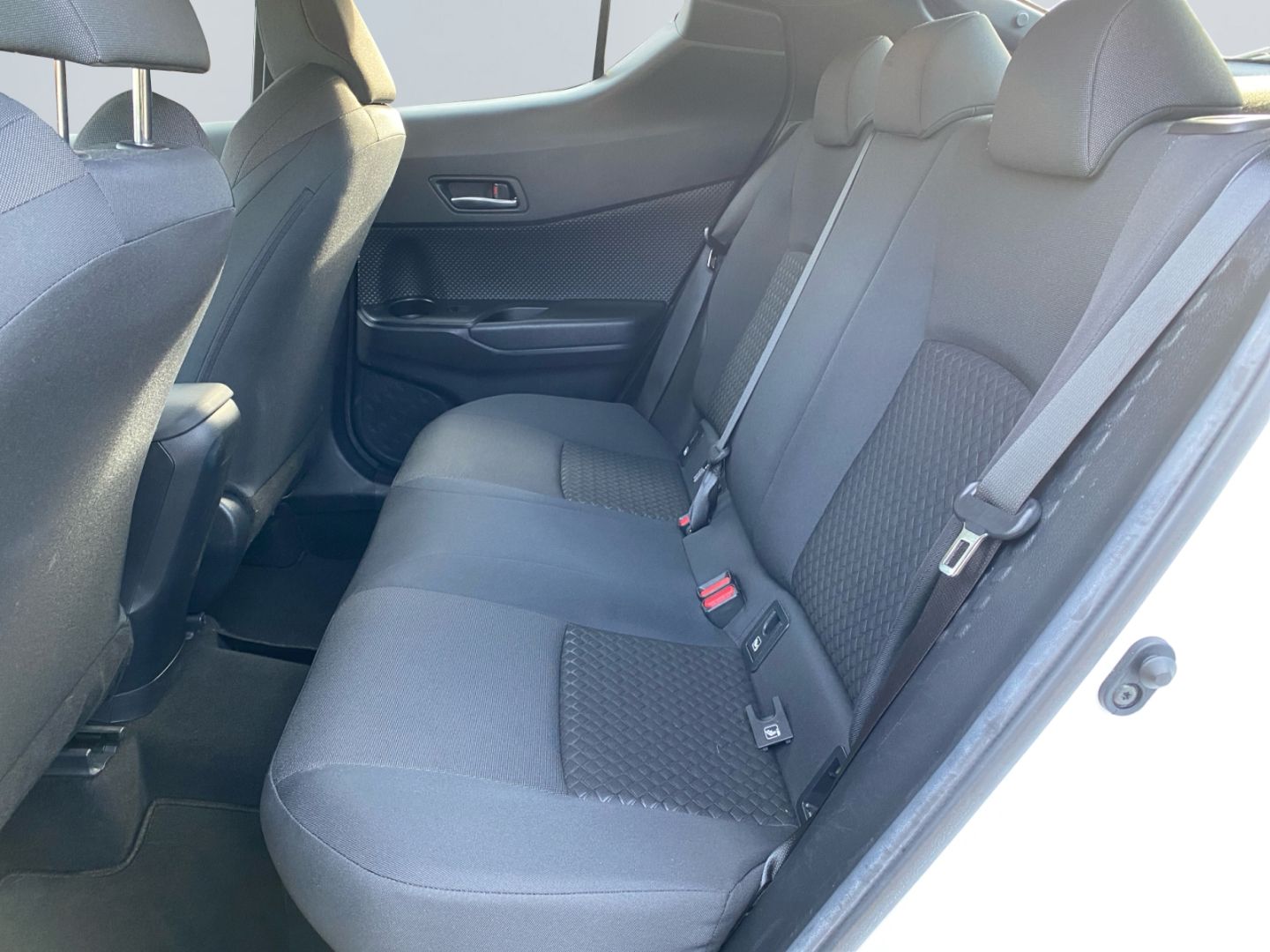 Toyota C-HR 1.8 Hybrid Flow *LED*SHZ*SmartKey*PDC*RCam* foto 17