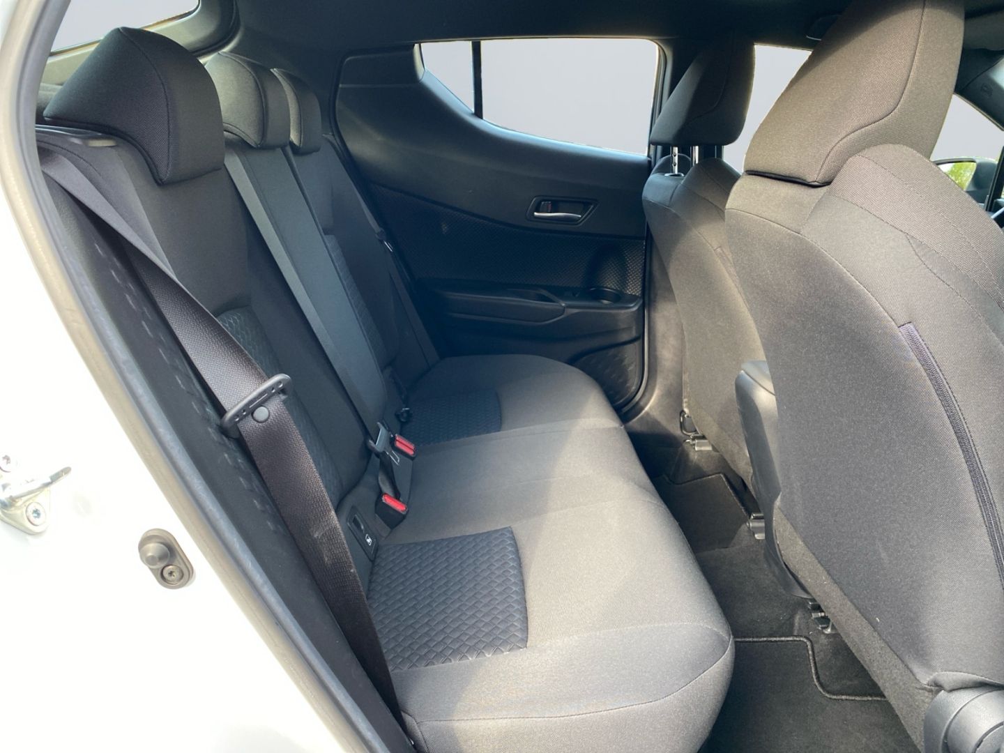 Toyota C-HR 1.8 Hybrid Flow *LED*SHZ*SmartKey*PDC*RCam* foto 20