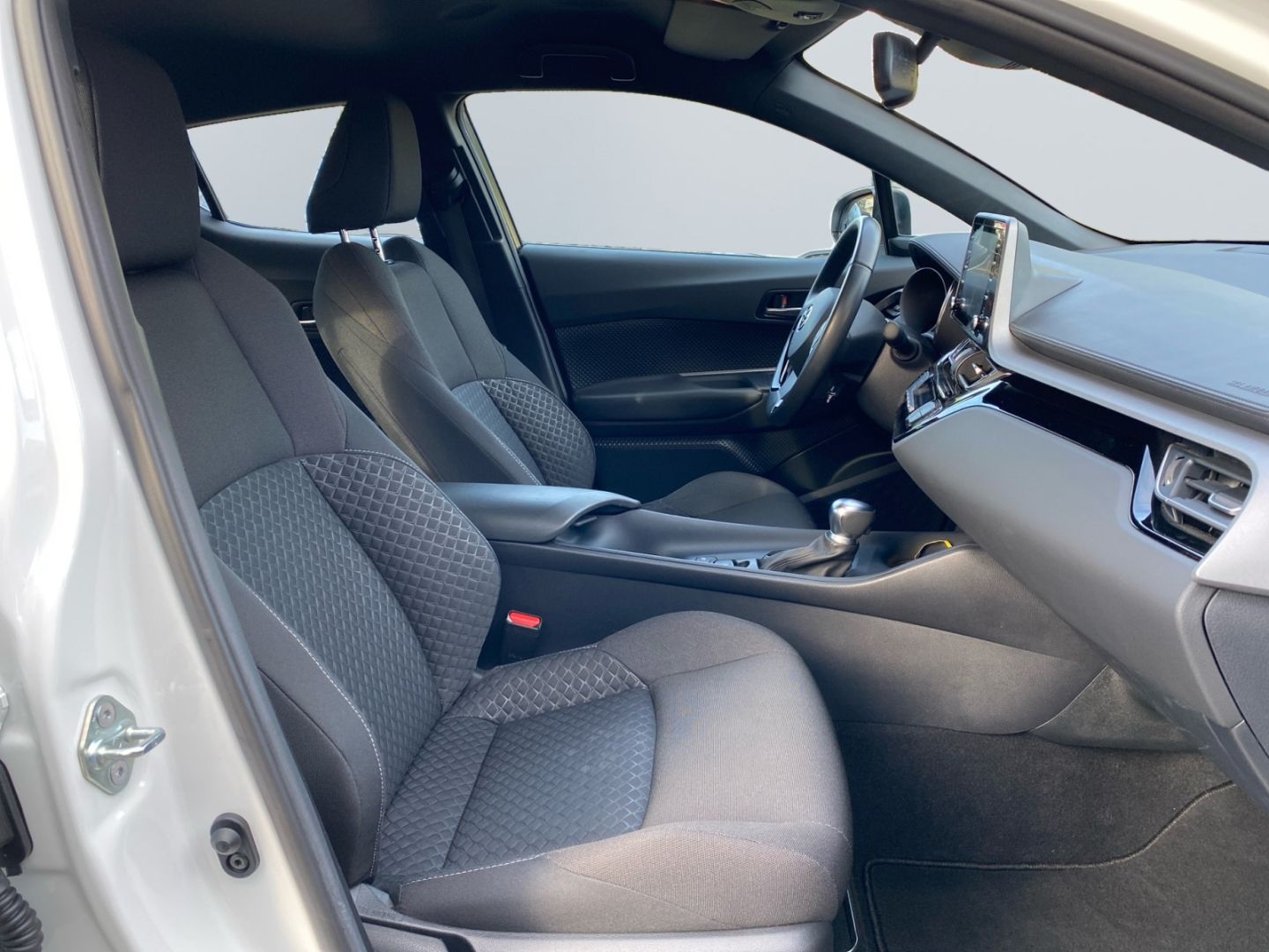 Toyota C-HR 1.8 Hybrid Flow *LED*SHZ*SmartKey*PDC*RCam* foto 21