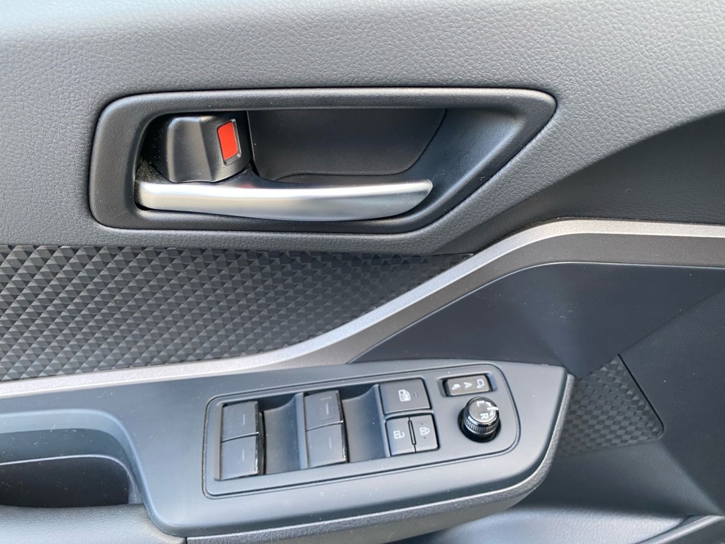 Toyota C-HR 1.8 Hybrid Flow *LED*SHZ*SmartKey*PDC*RCam* foto 23