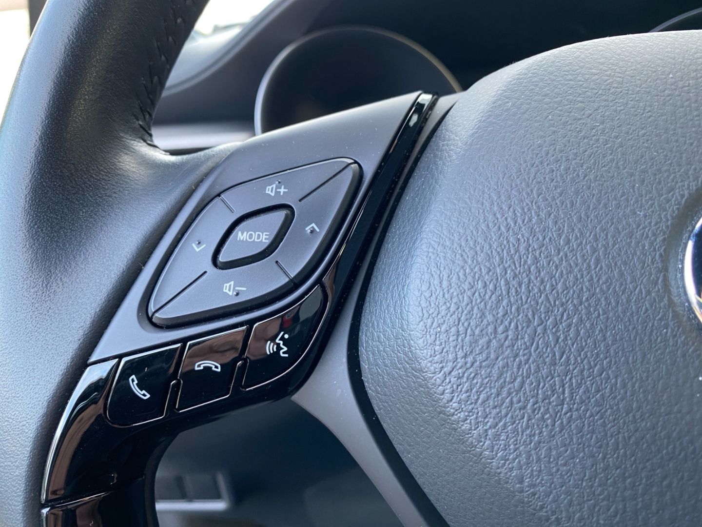 Toyota C-HR 1.8 Hybrid Flow *LED*SHZ*SmartKey*PDC*RCam* foto 25