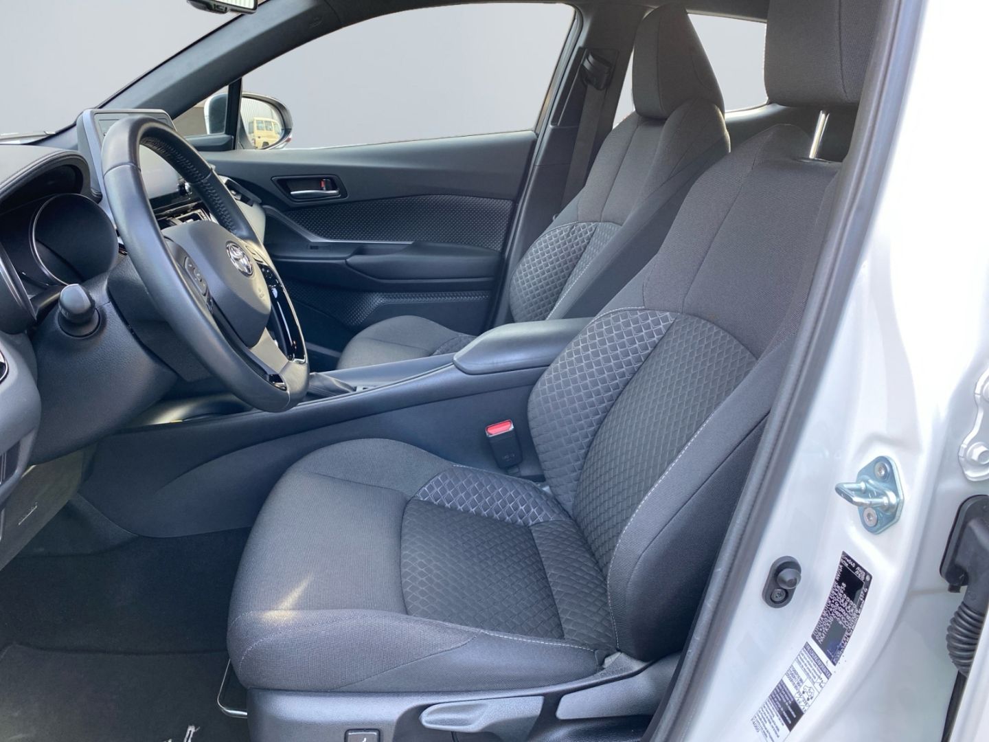 Toyota C-HR 1.8 Hybrid Flow *LED*SHZ*SmartKey*PDC*RCam* foto 9