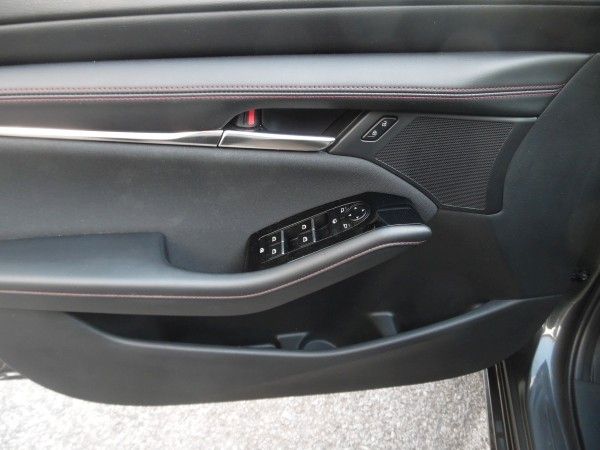 Mazda 3 2.0 e-SKY. G 122 M Hybrid Drive Homura foto 3