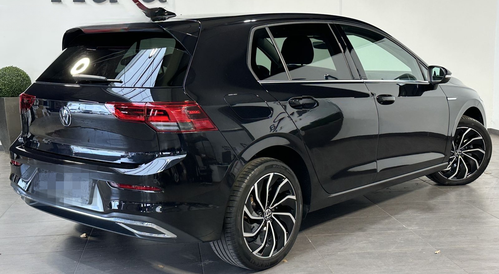 Volkswagen Golf VIII Style 1.5 eTSI LED+ACC+SHZ+17ZO+VC foto 4