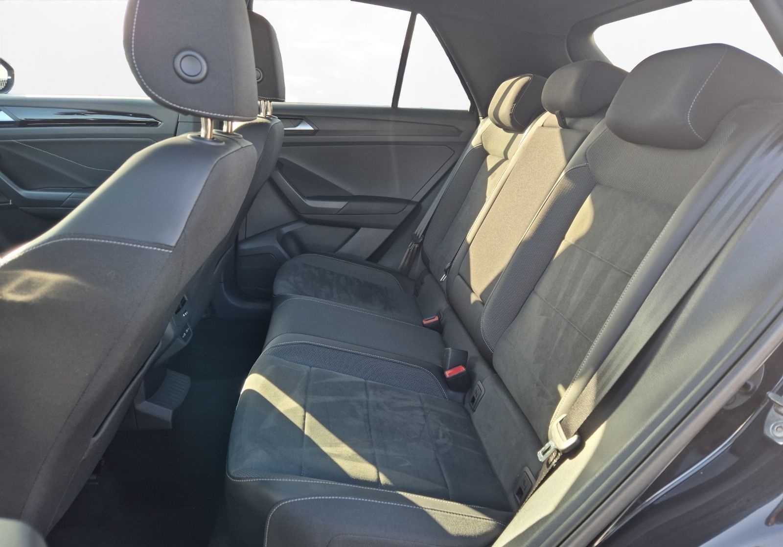 Volkswagen T-Roc 1.0 TSI R-Line AHK RüKa SiHz LED PDC foto 8