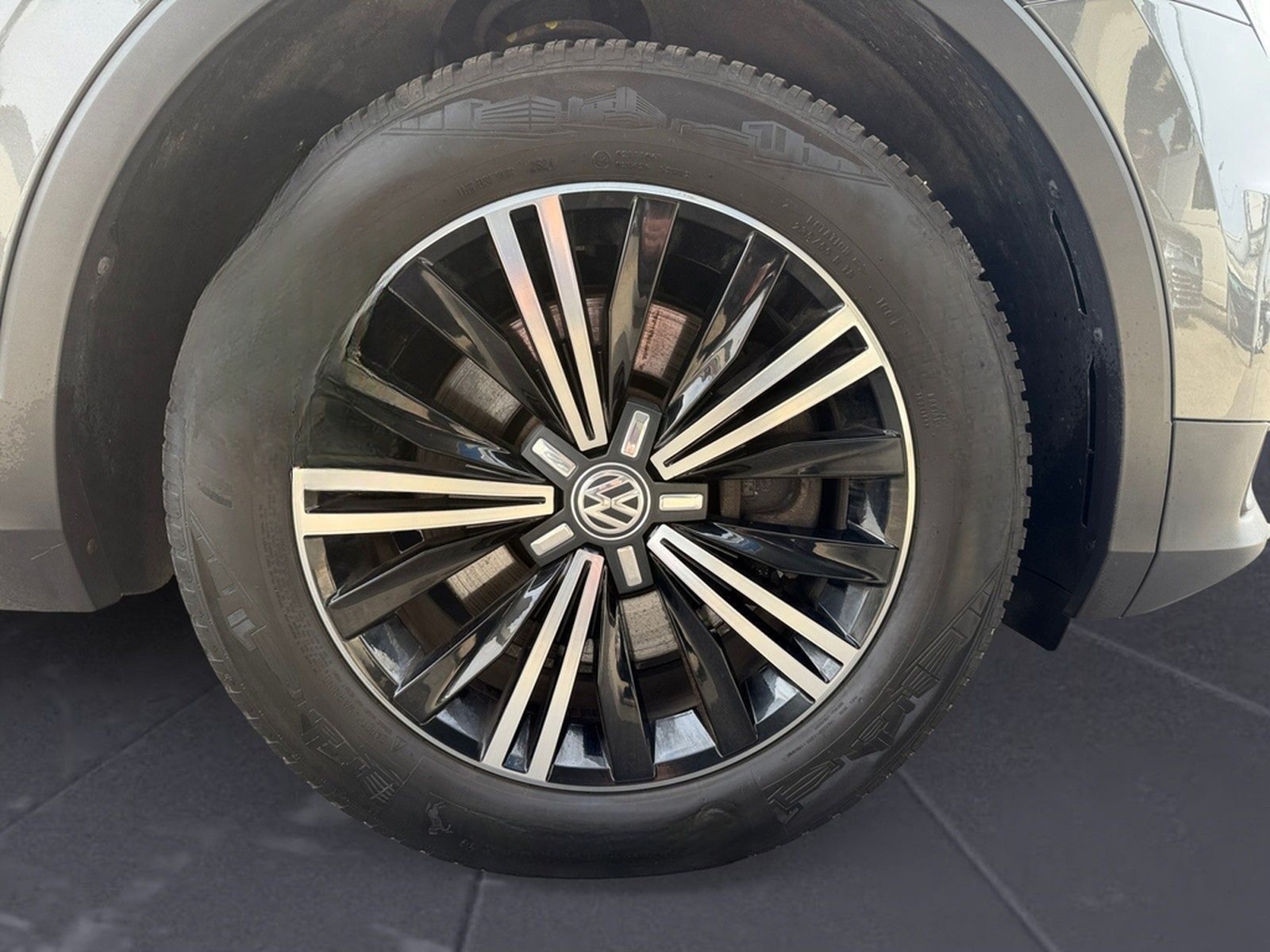 Volkswagen Tiguan Highl. 4M BMT 2,0TSI  DSG foto 12