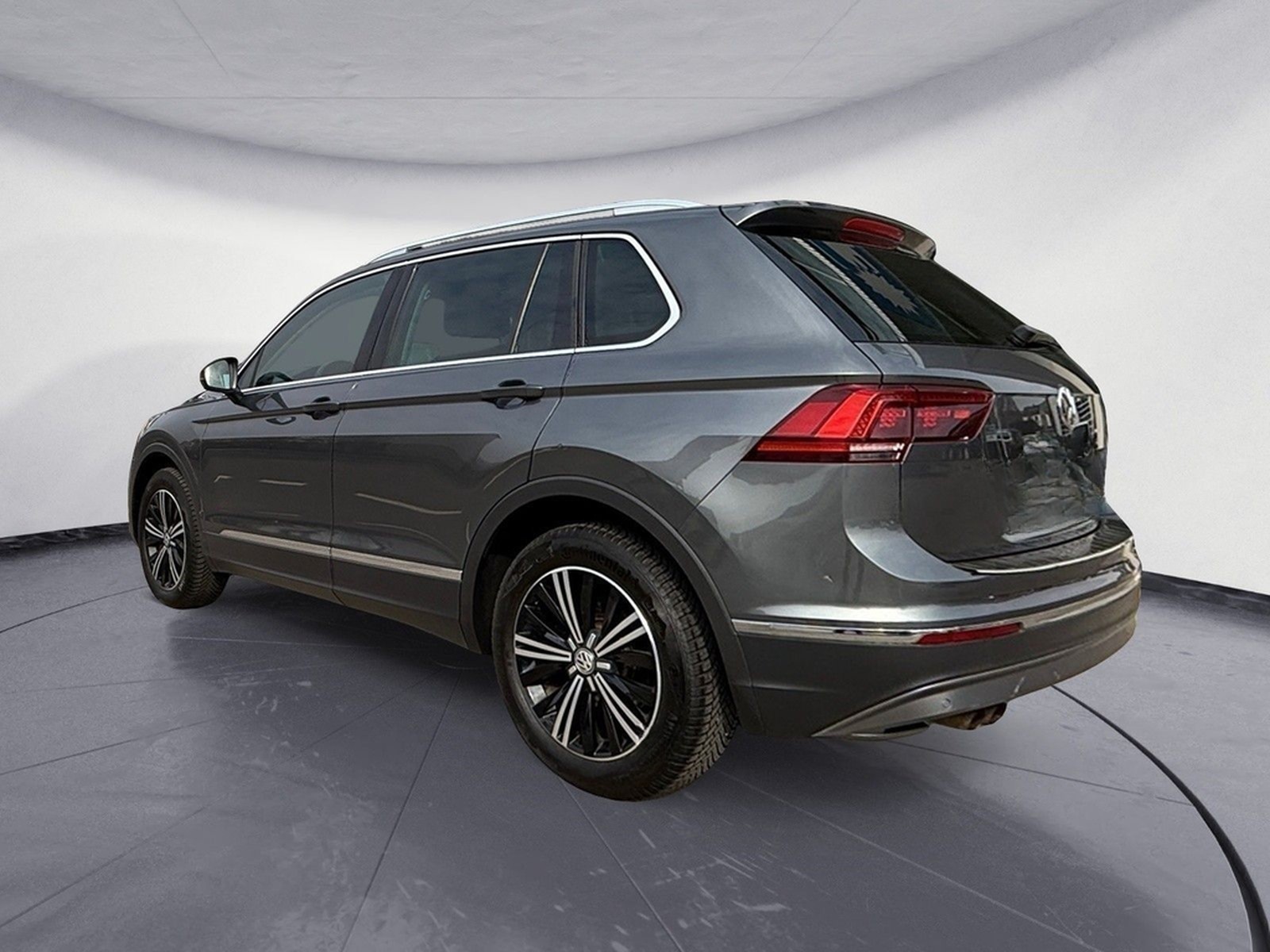 Volkswagen Tiguan Highl. 4M BMT 2,0TSI  DSG foto 4
