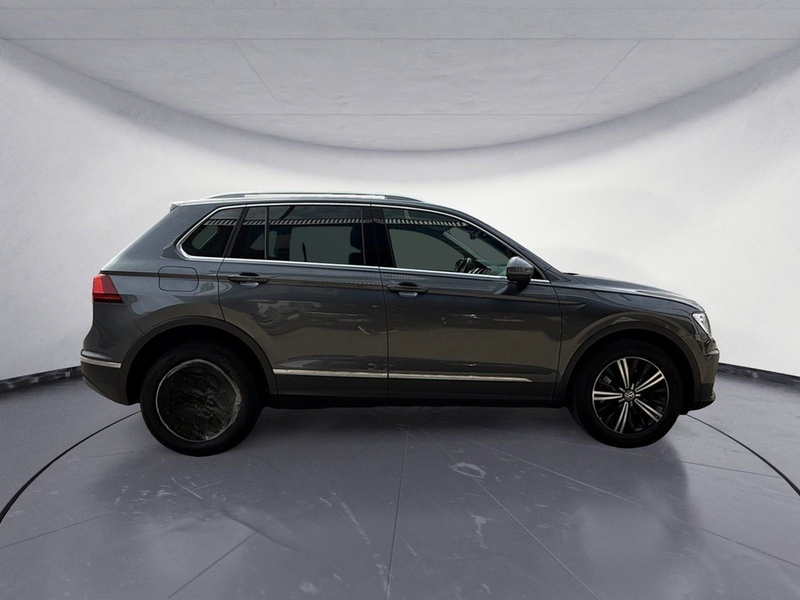Volkswagen Tiguan Highl. 4M BMT 2,0TSI  DSG foto 6