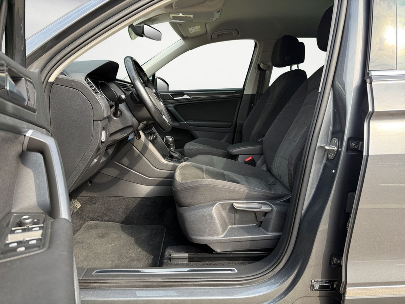 Volkswagen Tiguan Highl. 4M BMT 2,0TSI  DSG foto 8