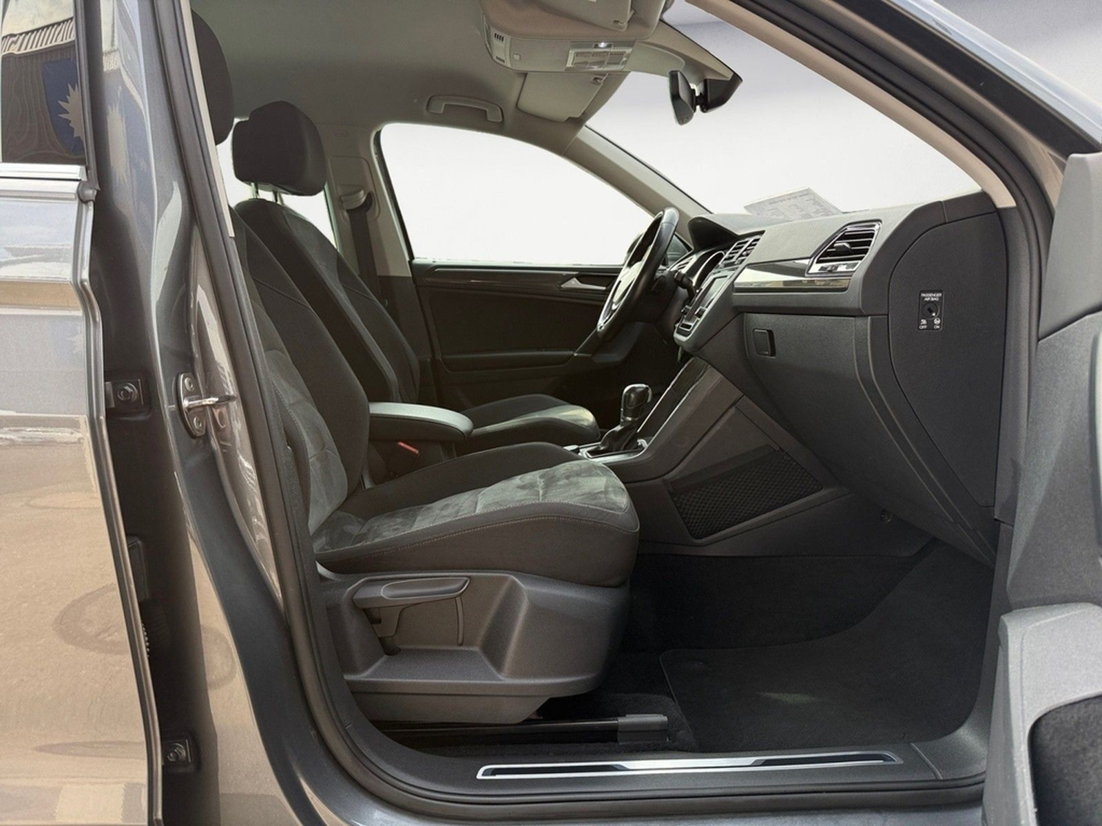 Volkswagen Tiguan Highl. 4M BMT 2,0TSI  DSG foto 9