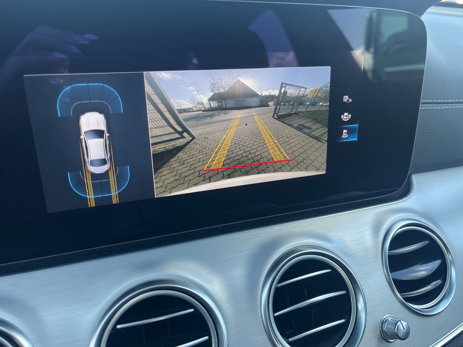 Mercedes-Benz E 220d Lim. 4Matic / AMG-Line /Kamera /Burmester foto 22