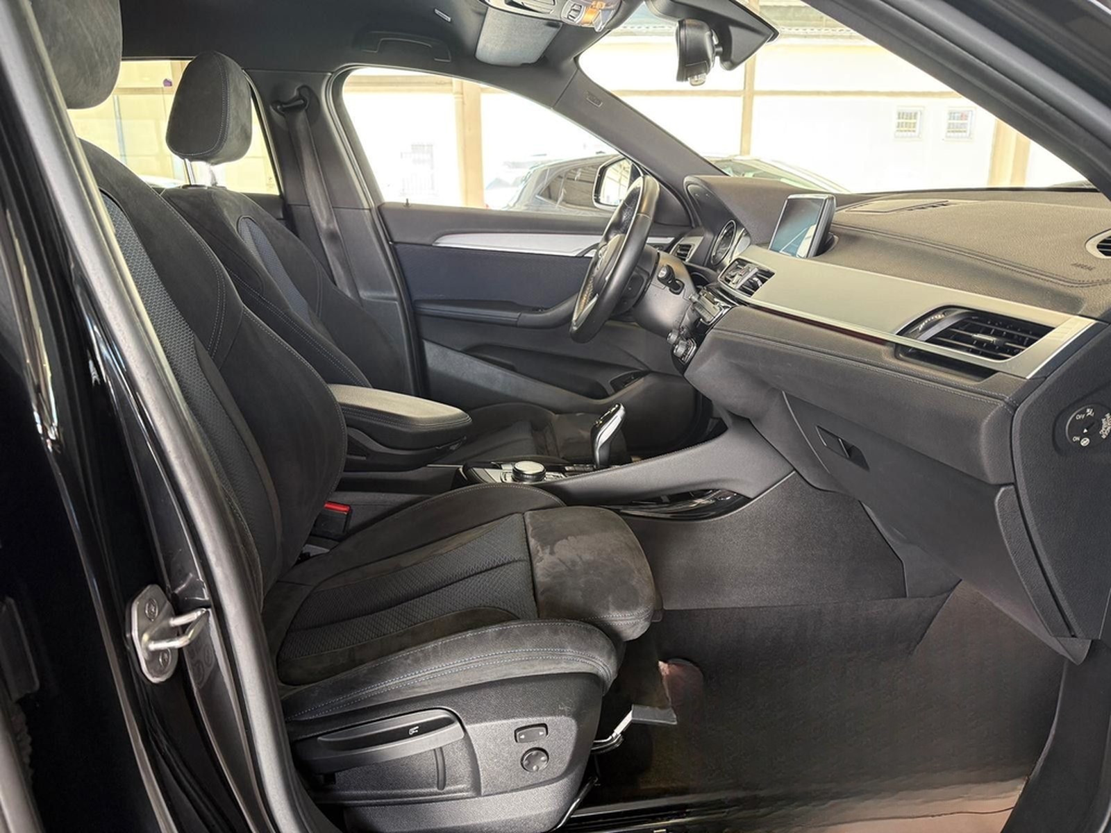 BMW X2 xDrive 20i M Sport Aut. LED NAVI HUD AHK foto 13