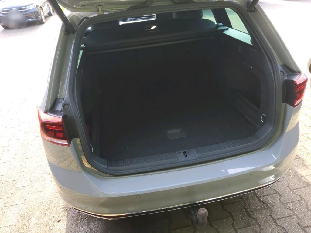 Volkswagen Passat Variant R-Line 4M LED AHK VIRTUAL Kamera foto 3