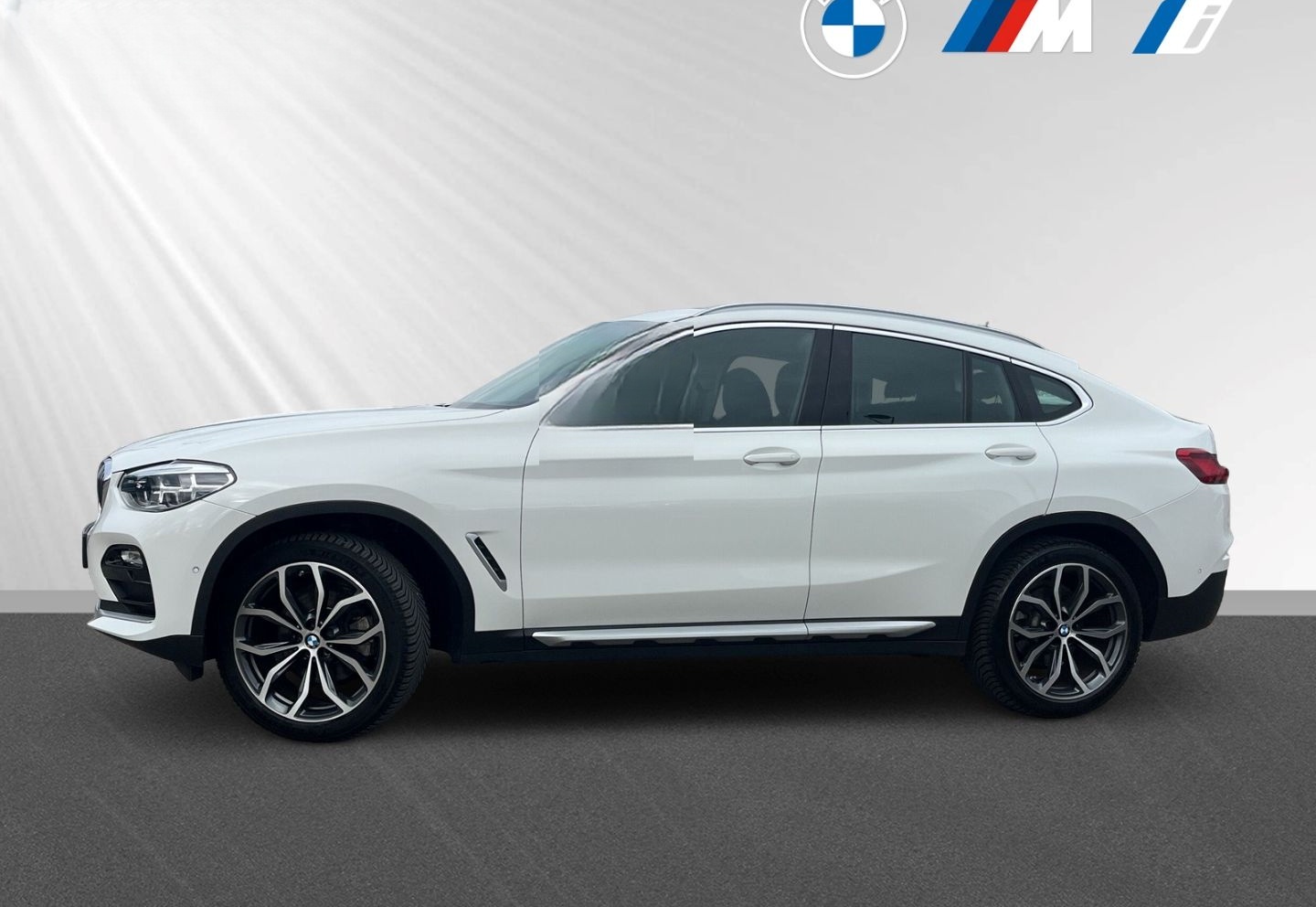 BMW X4 xDrive 20i xLine/StandHZG/AHK/Panodach/Navi foto 2
