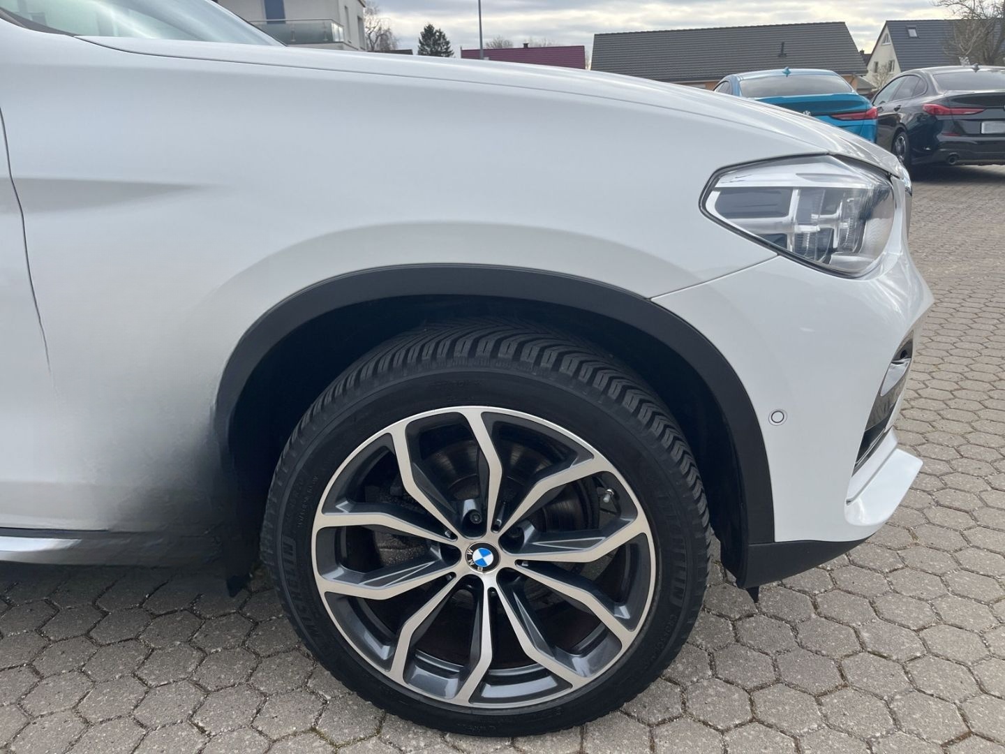 BMW X4 xDrive 20i xLine/StandHZG/AHK/Panodach/Navi foto 16