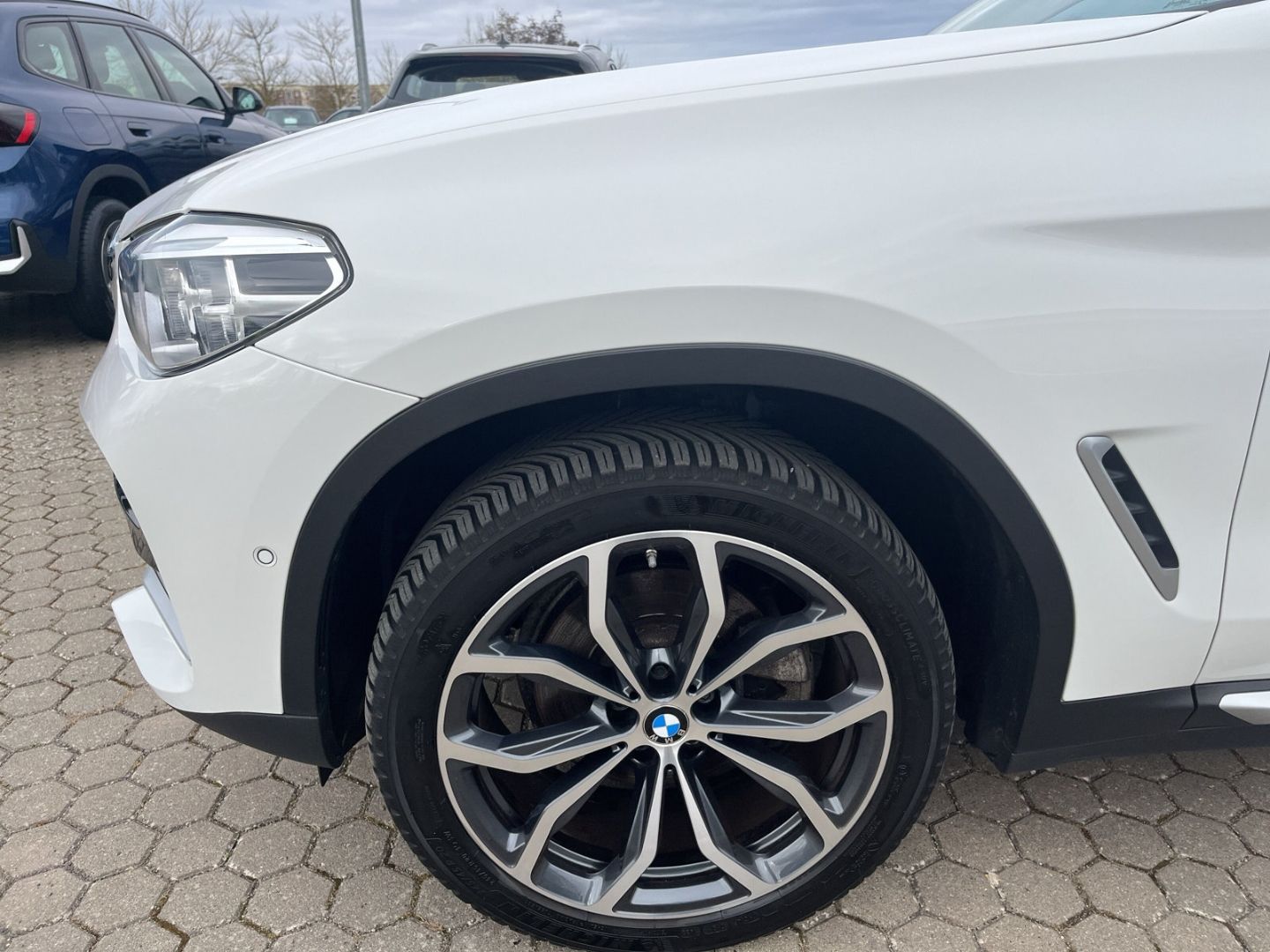 BMW X4 xDrive 20i xLine/StandHZG/AHK/Panodach/Navi foto 19