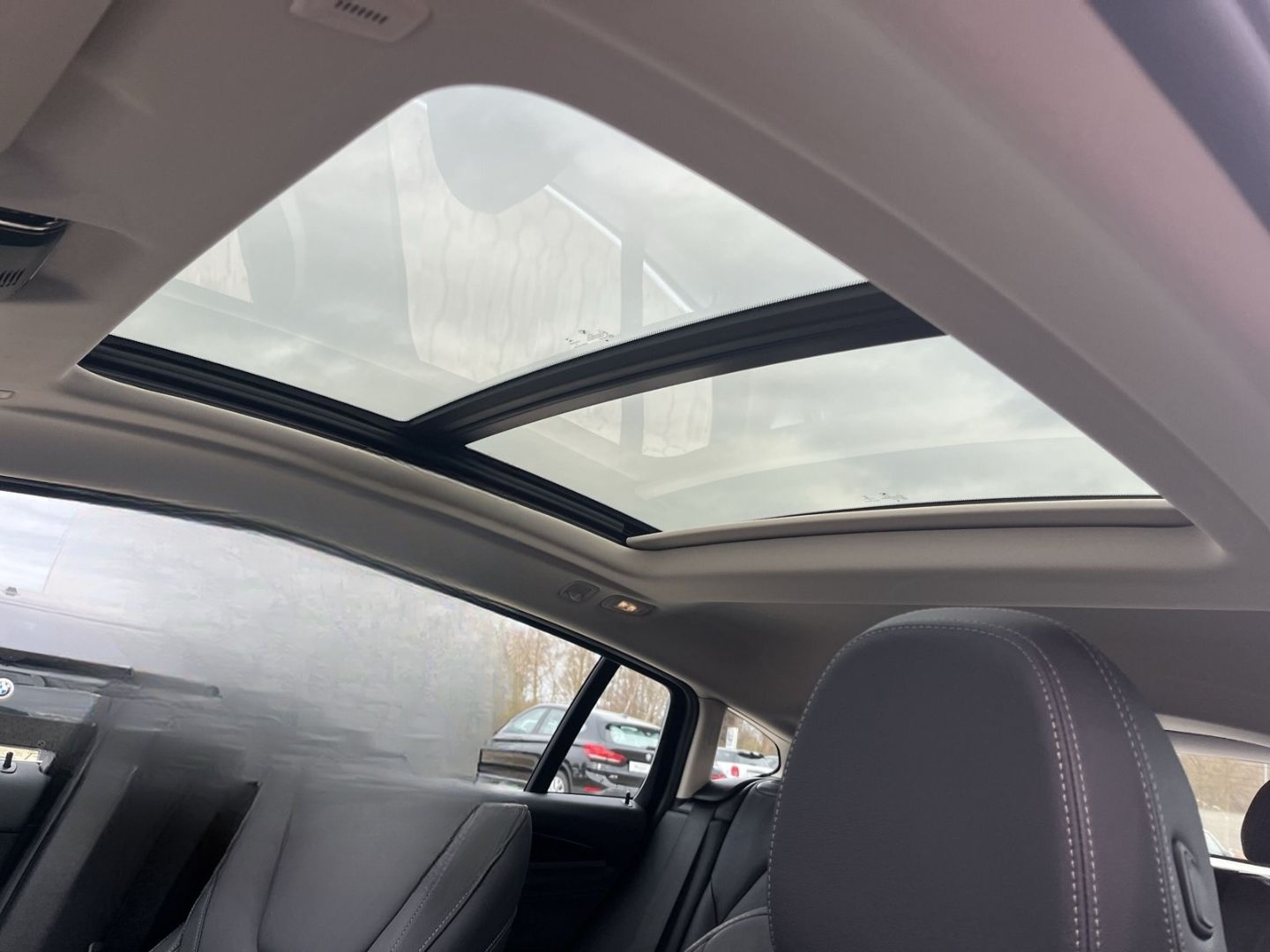 BMW X4 xDrive 20i xLine/StandHZG/AHK/Panodach/Navi foto 22