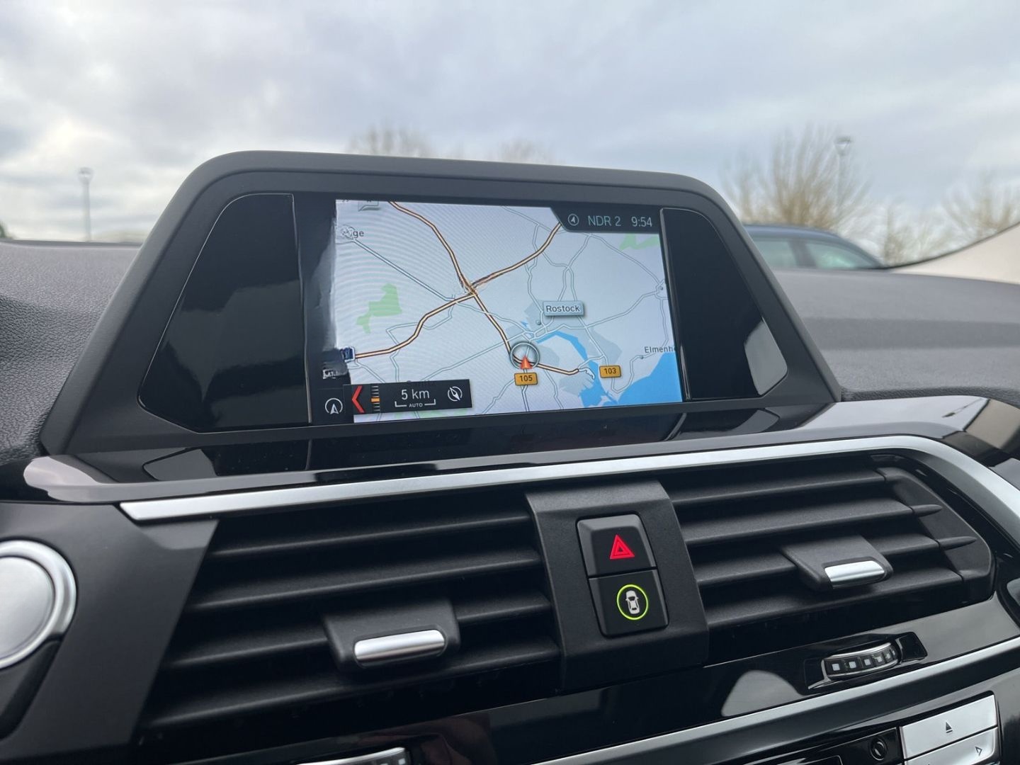 BMW X4 xDrive 20i xLine/StandHZG/AHK/Panodach/Navi foto 9