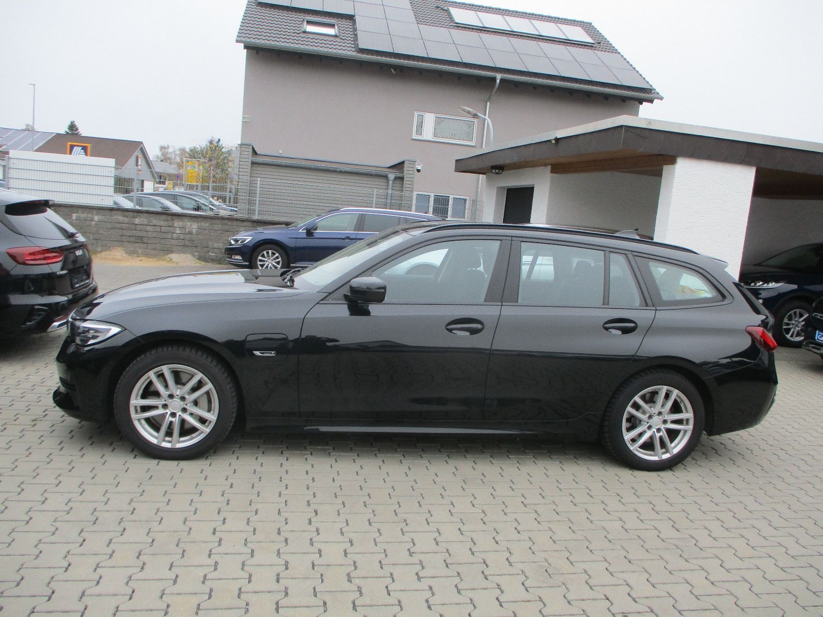 BMW 330e Touring NAVI SPURH SITZH TEMP LED PDC AHK foto 17