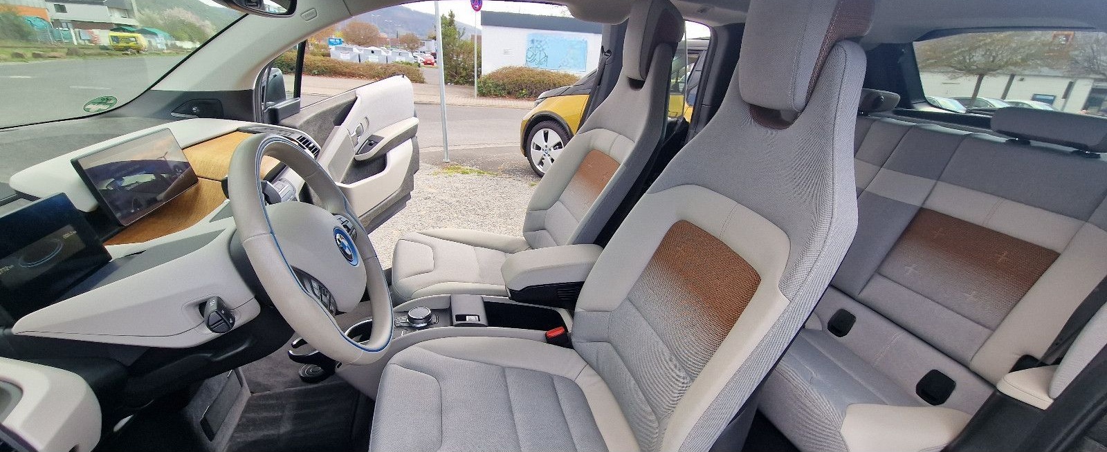 BMW i3 T-LEDER  DRIV.+ NAVI PROF H&K KAM SPORTPAKET foto 7
