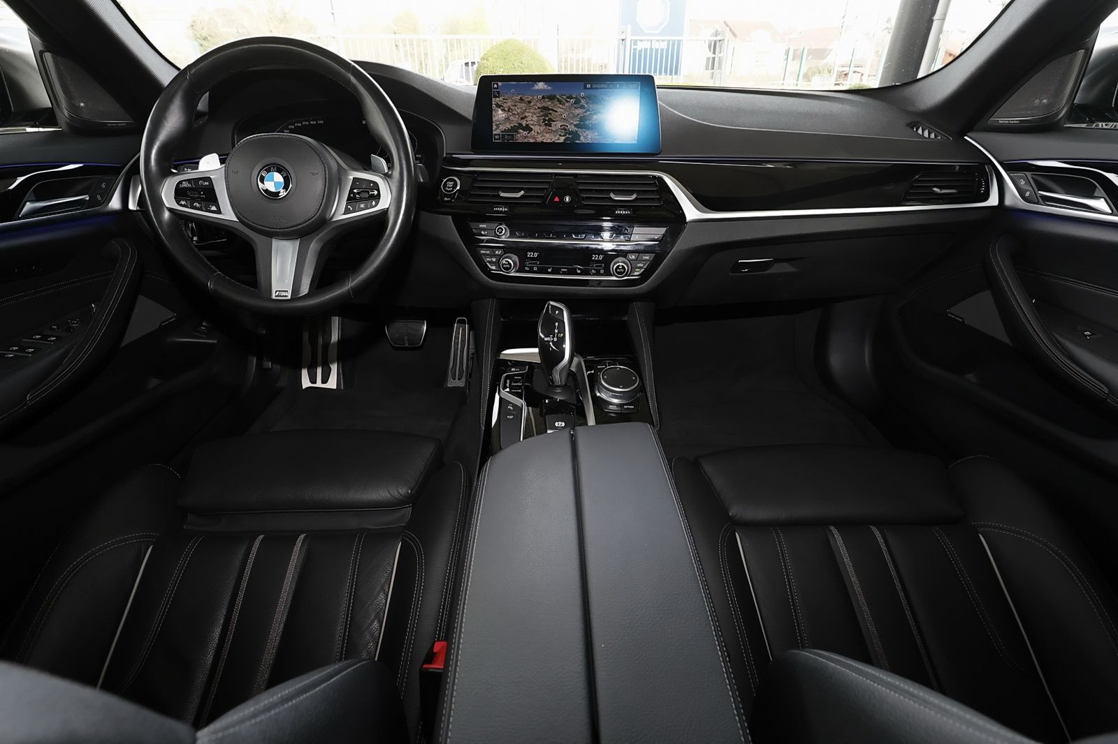 BMW M550 i xDrive TOTWINKEL+DISTRO+HIFI+KAMERA+20" foto 5