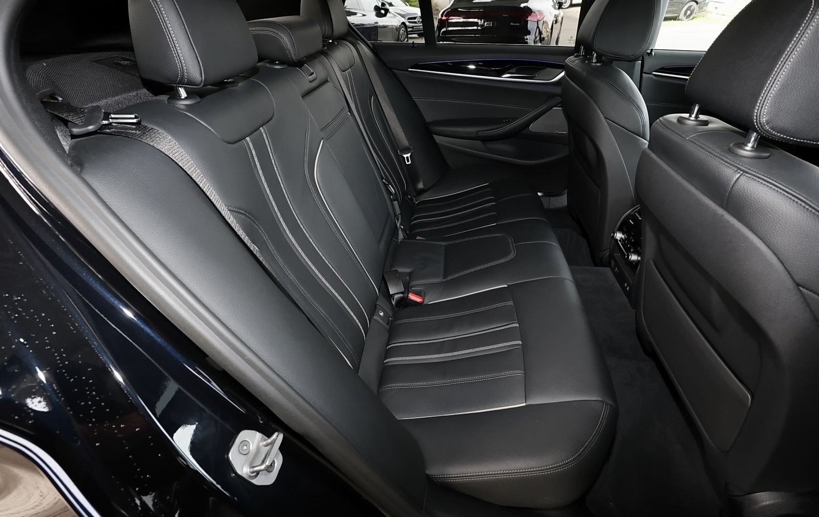 BMW M550 i xDrive TOTWINKEL+DISTRO+HIFI+KAMERA+20" foto 6