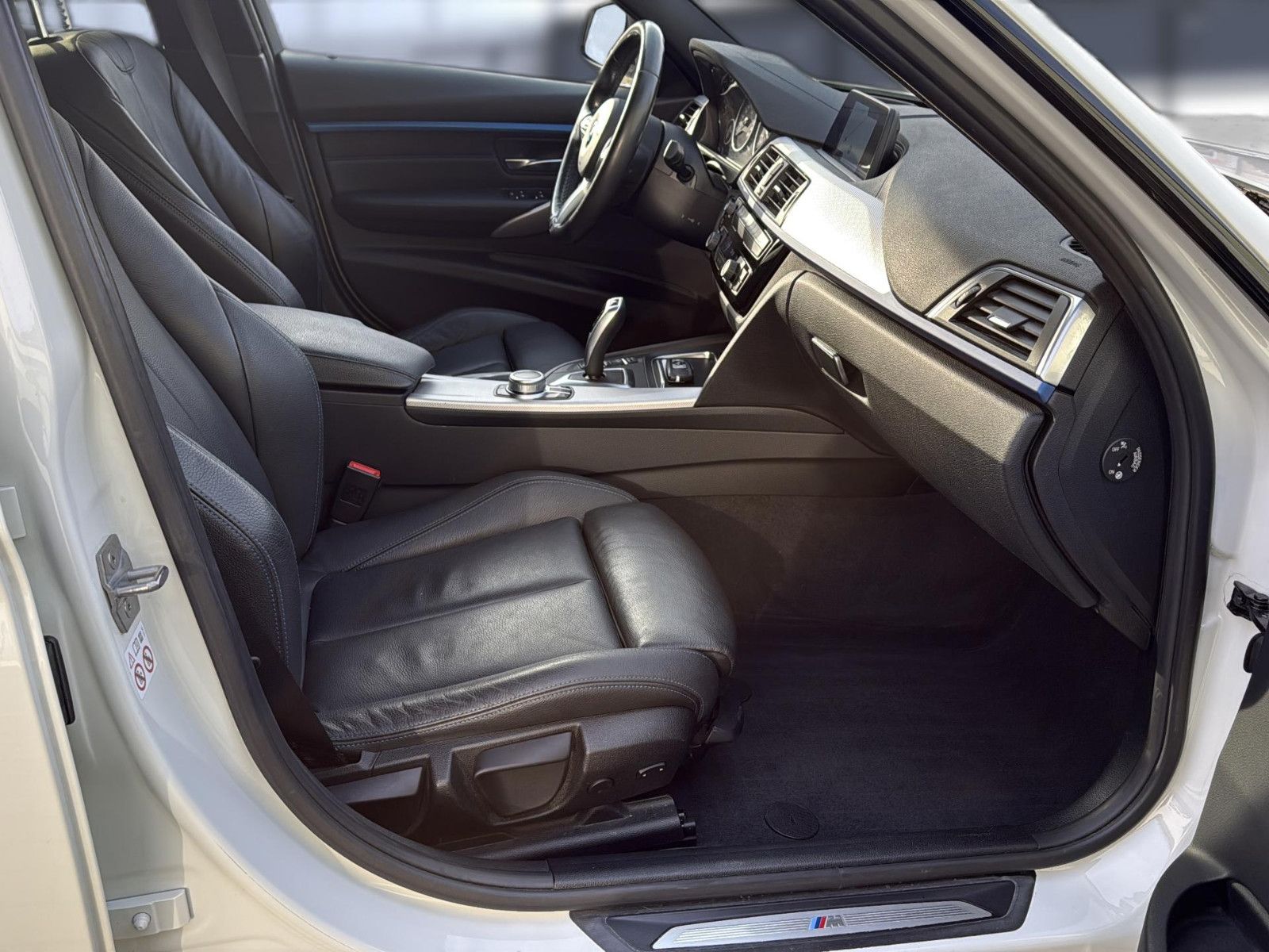 BMW 320 xd M Sport / unfallfrei/ 1.Hand/ reifen neu foto 13
