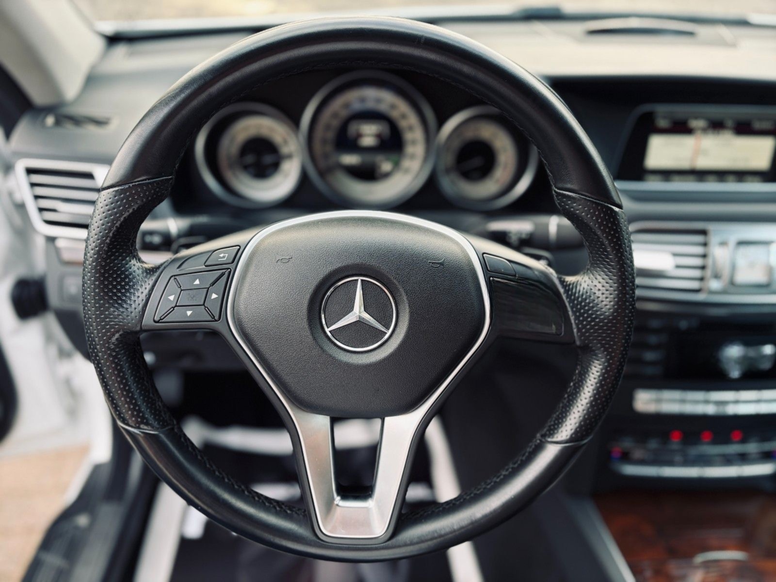 Mercedes-Benz E 250 Coupe Automatik+ILS+Navi+Totwinkel+SHZ+USB foto 13