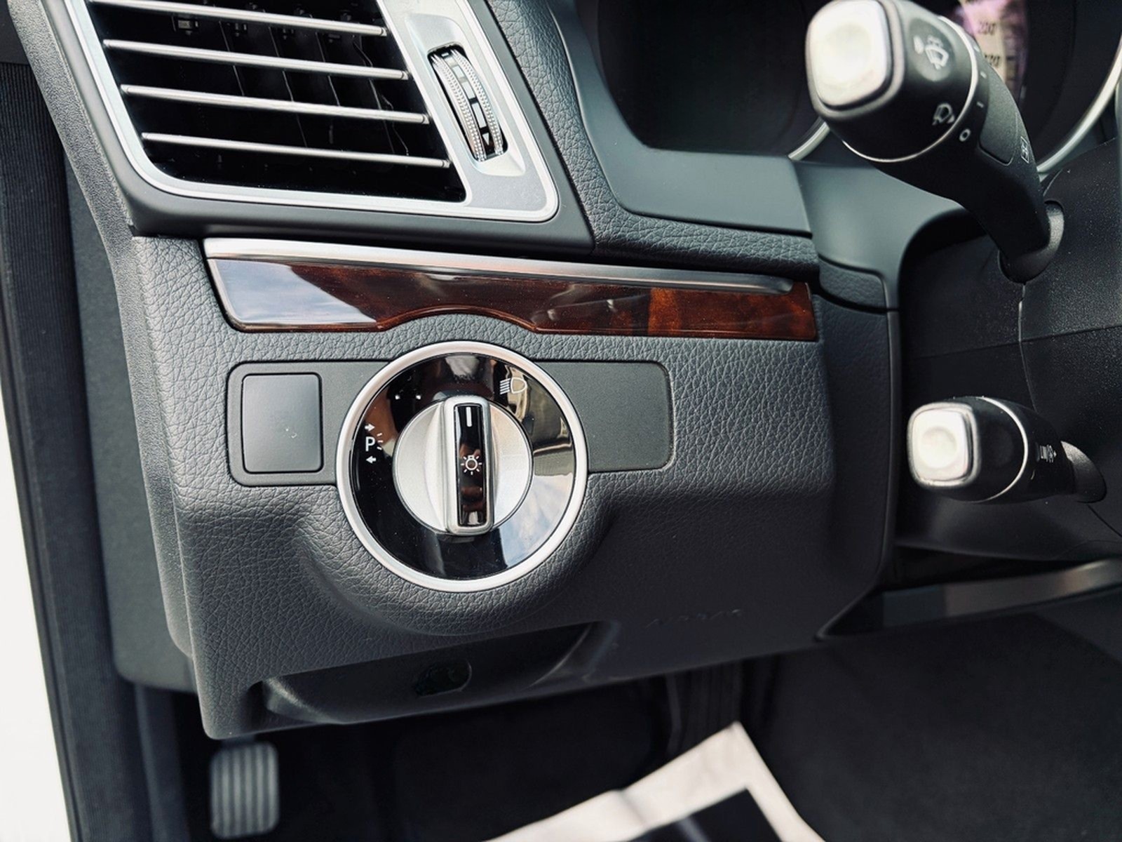 Mercedes-Benz E 250 Coupe Automatik+ILS+Navi+Totwinkel+SHZ+USB foto 18