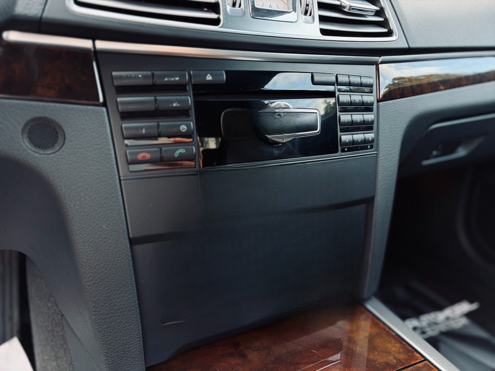 Mercedes-Benz E 250 Coupe Automatik+ILS+Navi+Totwinkel+SHZ+USB foto 20