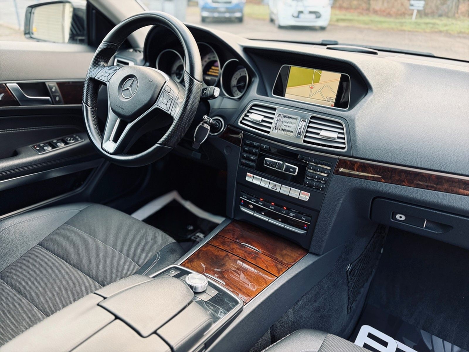 Mercedes-Benz E 250 Coupe Automatik+ILS+Navi+Totwinkel+SHZ+USB foto 23