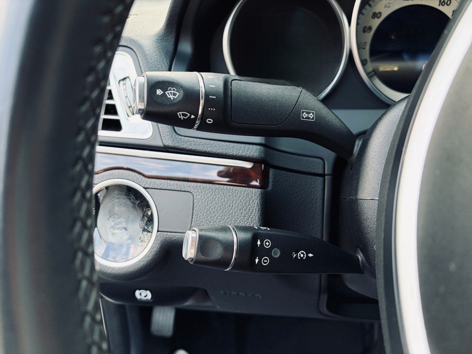 Mercedes-Benz E 250 Coupe Automatik+ILS+Navi+Totwinkel+SHZ+USB foto 24