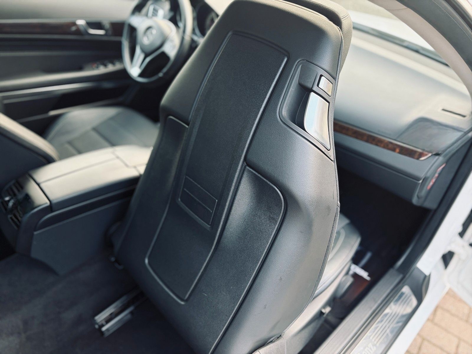 Mercedes-Benz E 250 Coupe Automatik+ILS+Navi+Totwinkel+SHZ+USB foto 27